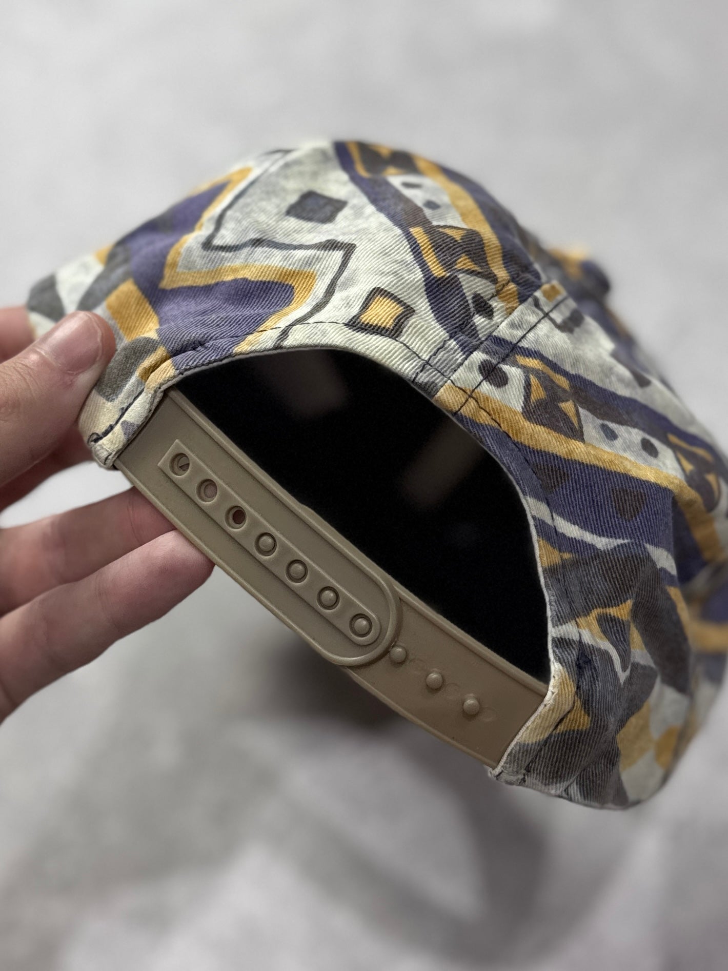 Vintage 2000s Columbia Abstract Cap