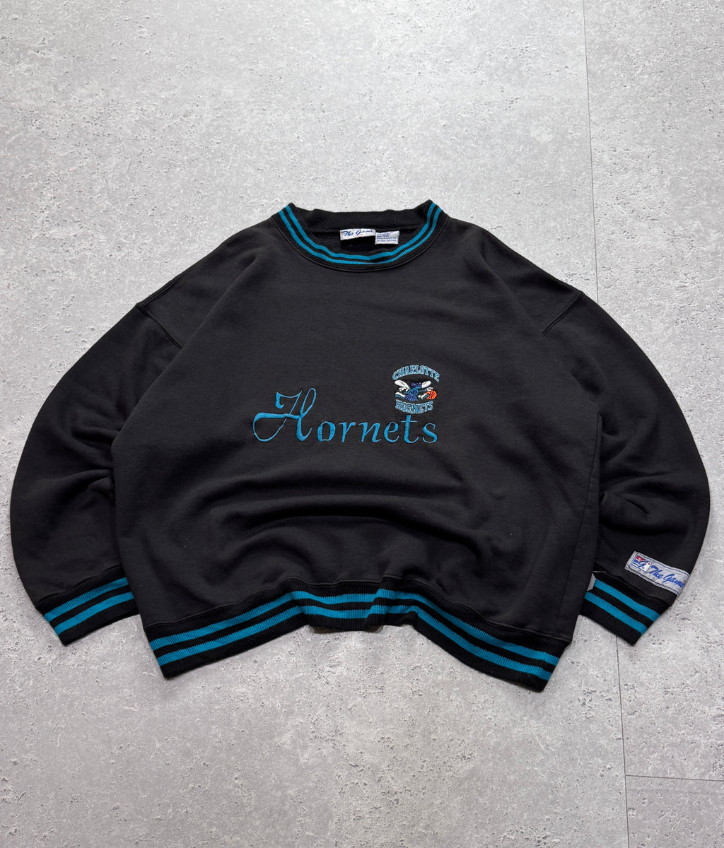 Vintage 90s Charlotte Hornets Embroidered NBA Sweater (XL)
