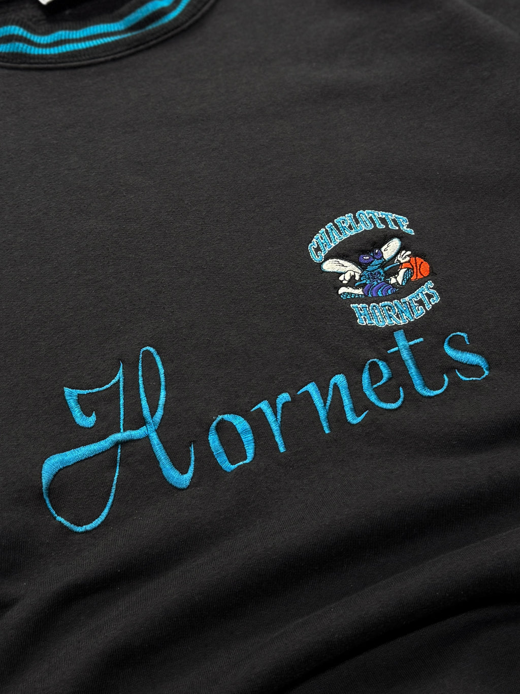 Vintage 90s Charlotte Hornets Embroidered NBA Sweater (XL)