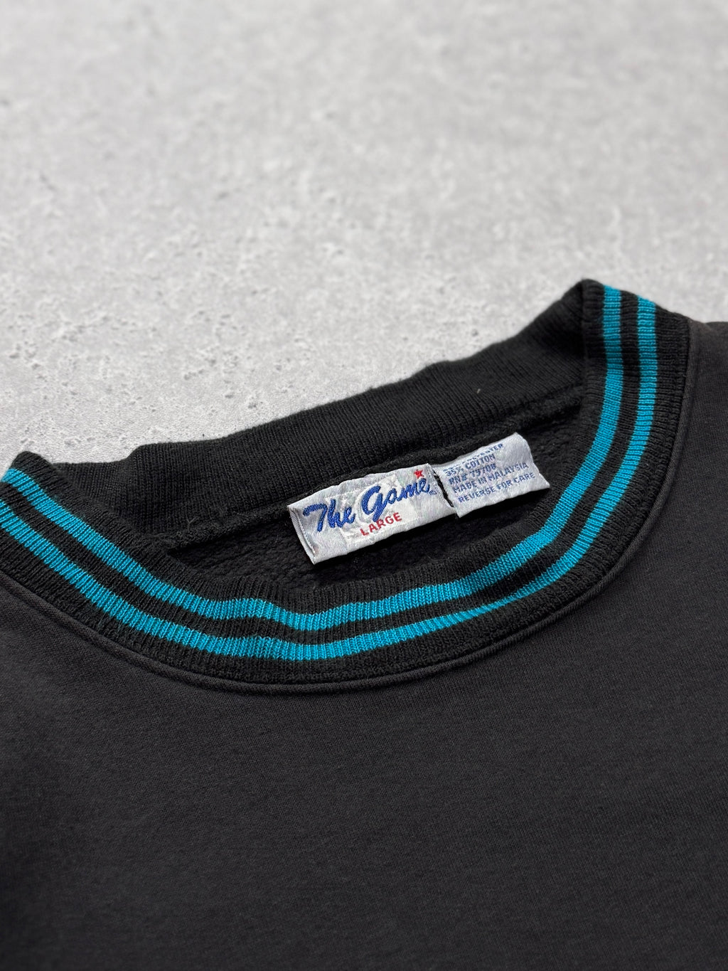 Vintage 90s Charlotte Hornets Embroidered NBA Sweater (XL)