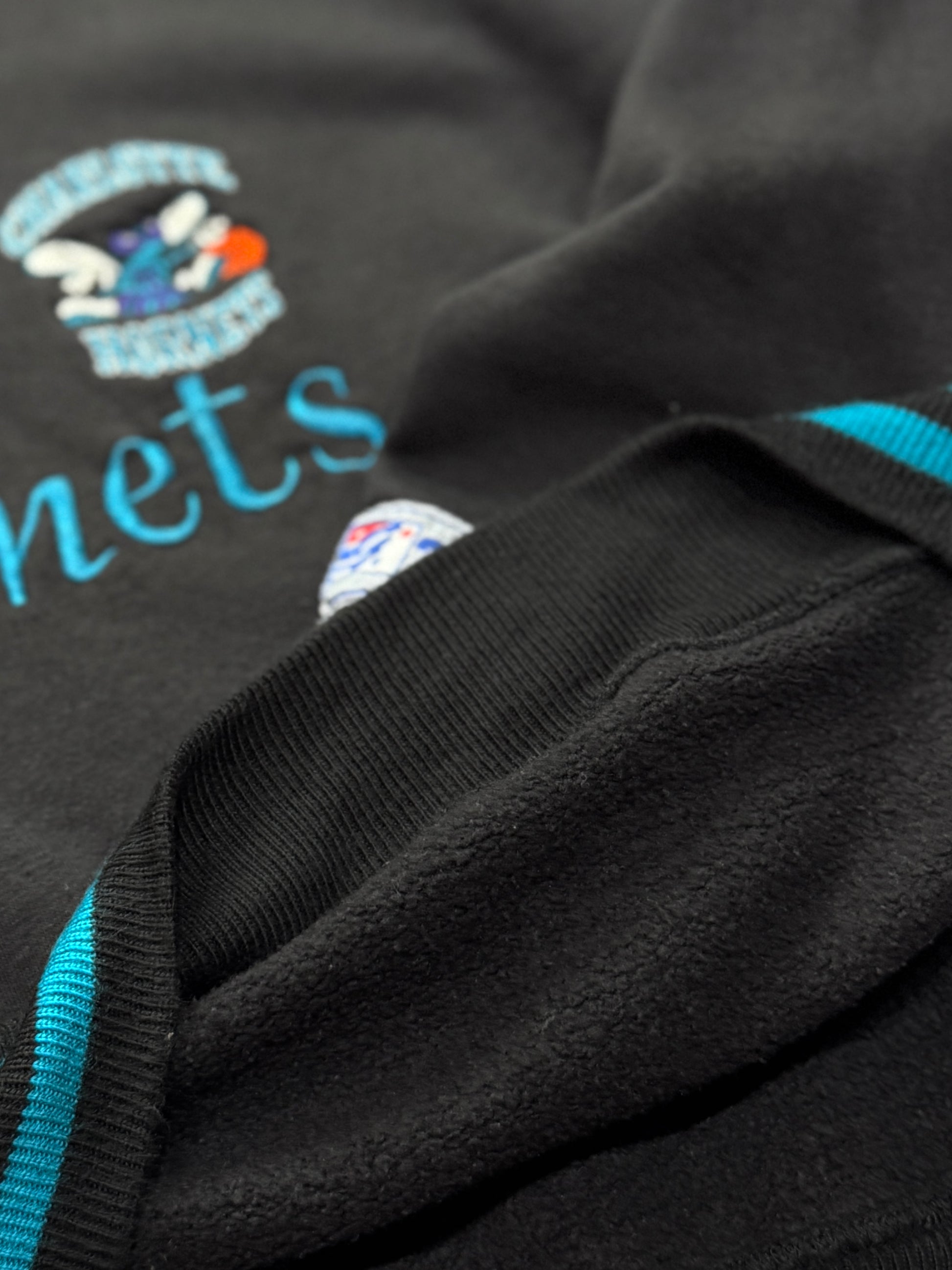 Vintage 90s Charlotte Hornets Embroidered NBA Sweater (XL)