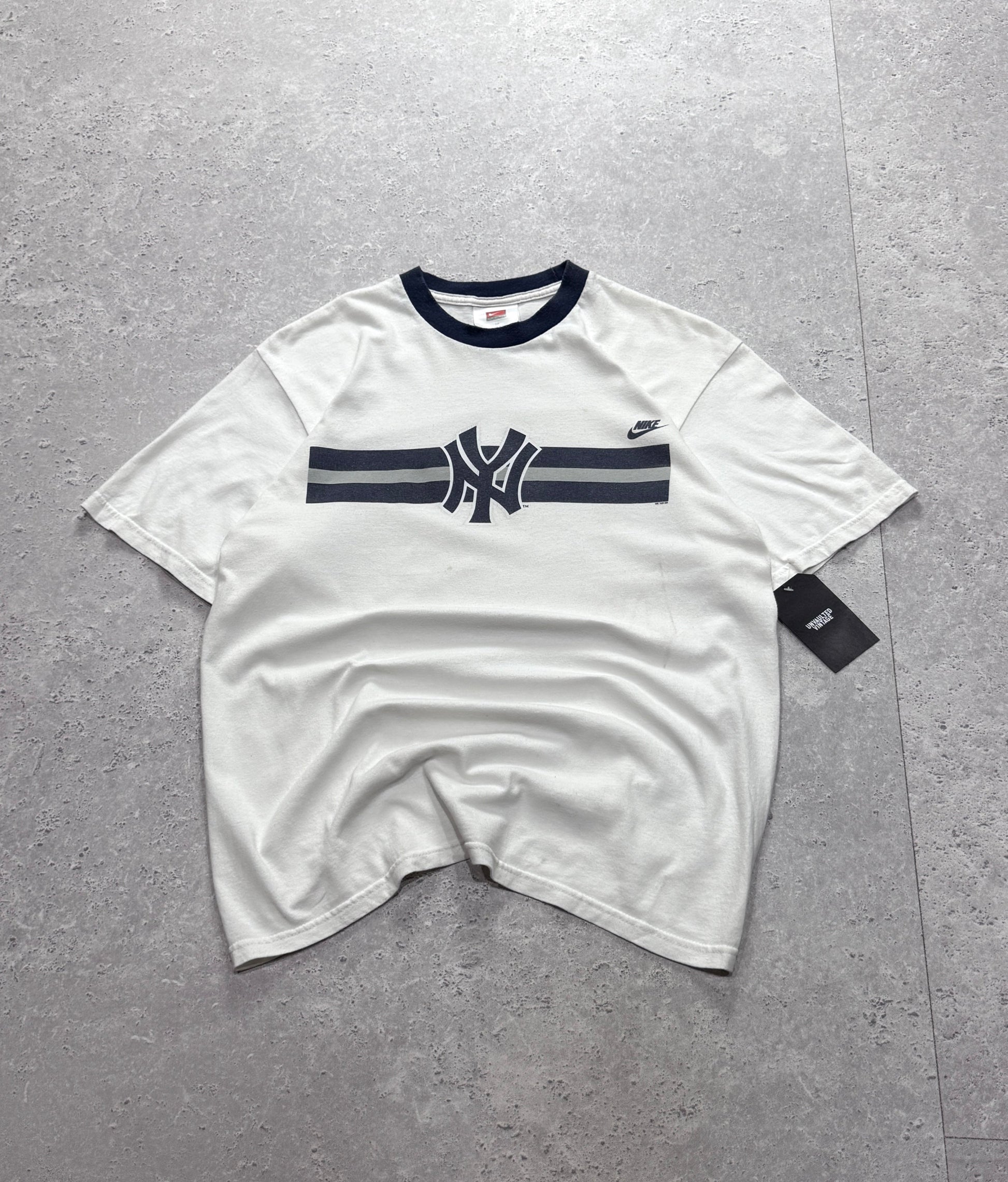 Vintage 2000s Nike X New York Yankees MLB Tee (M)