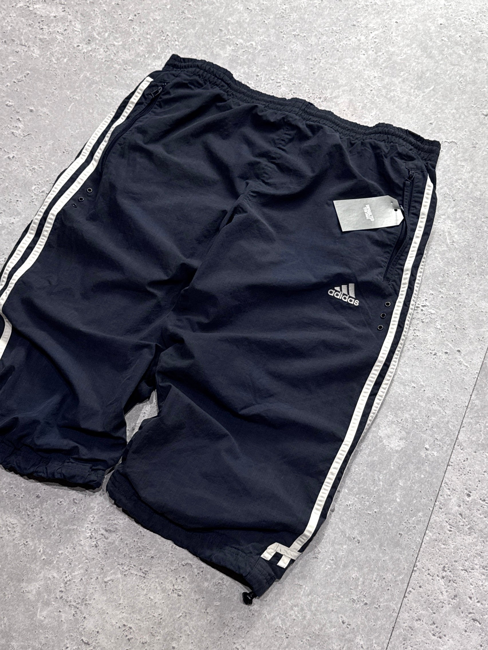 Vintage 2000s Adidas 3/4 Track Shorts (M)