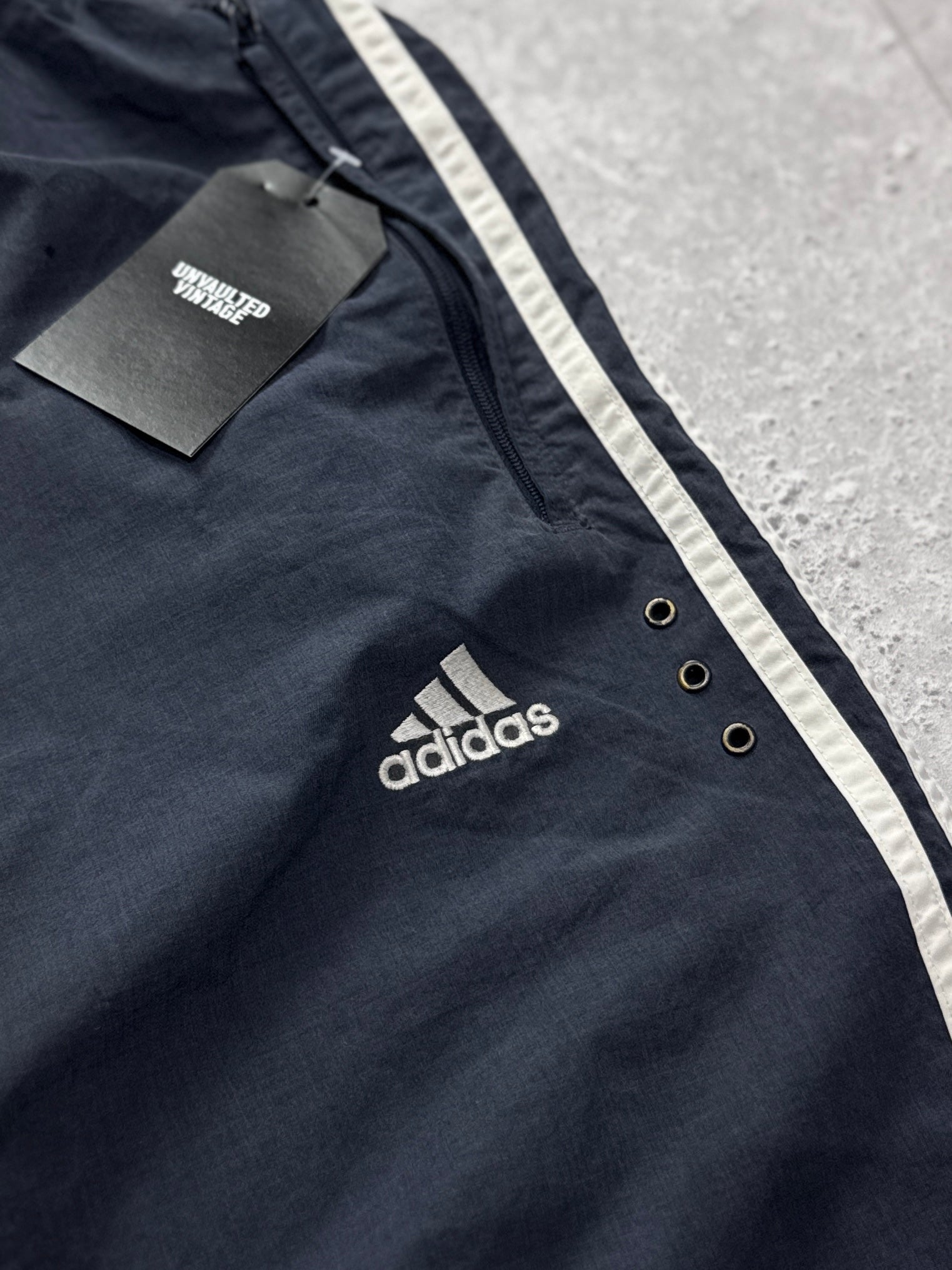 Vintage 2000s Adidas 3/4 Track Shorts (M)