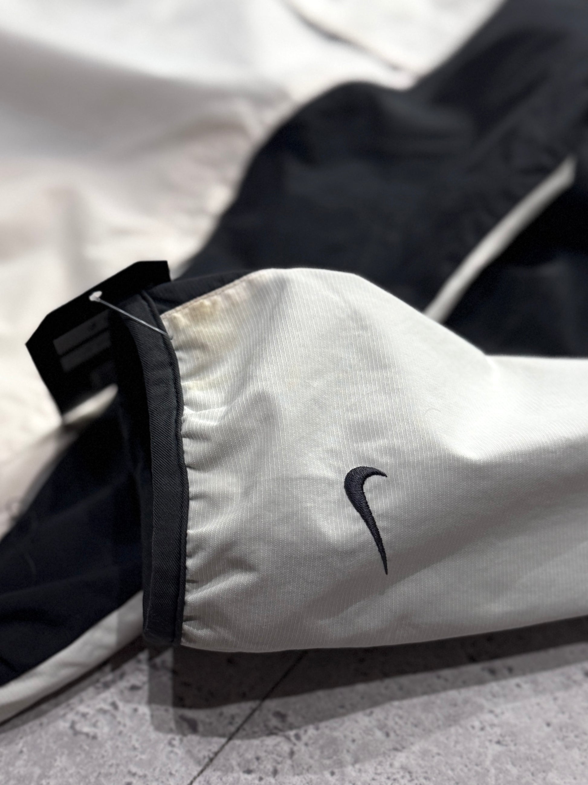 Vintage 2000s Nike Shox Windbreaker Jacket (M)