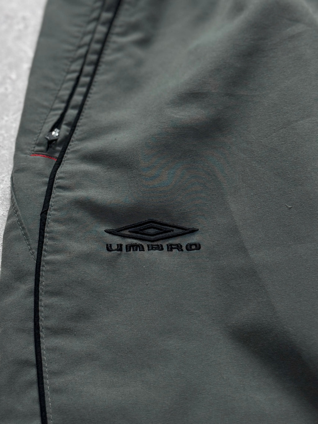 Vintage 2000s Umbro Spellout Track Pants (L)