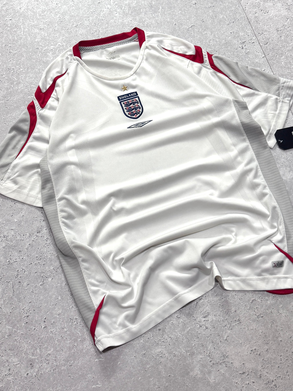 Vintage 2000s Umbro X England Football Jersey (L)