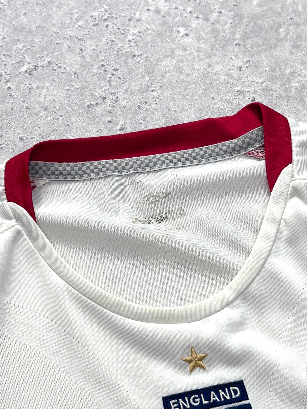 Vintage 2000s Umbro X England Football Jersey (L)