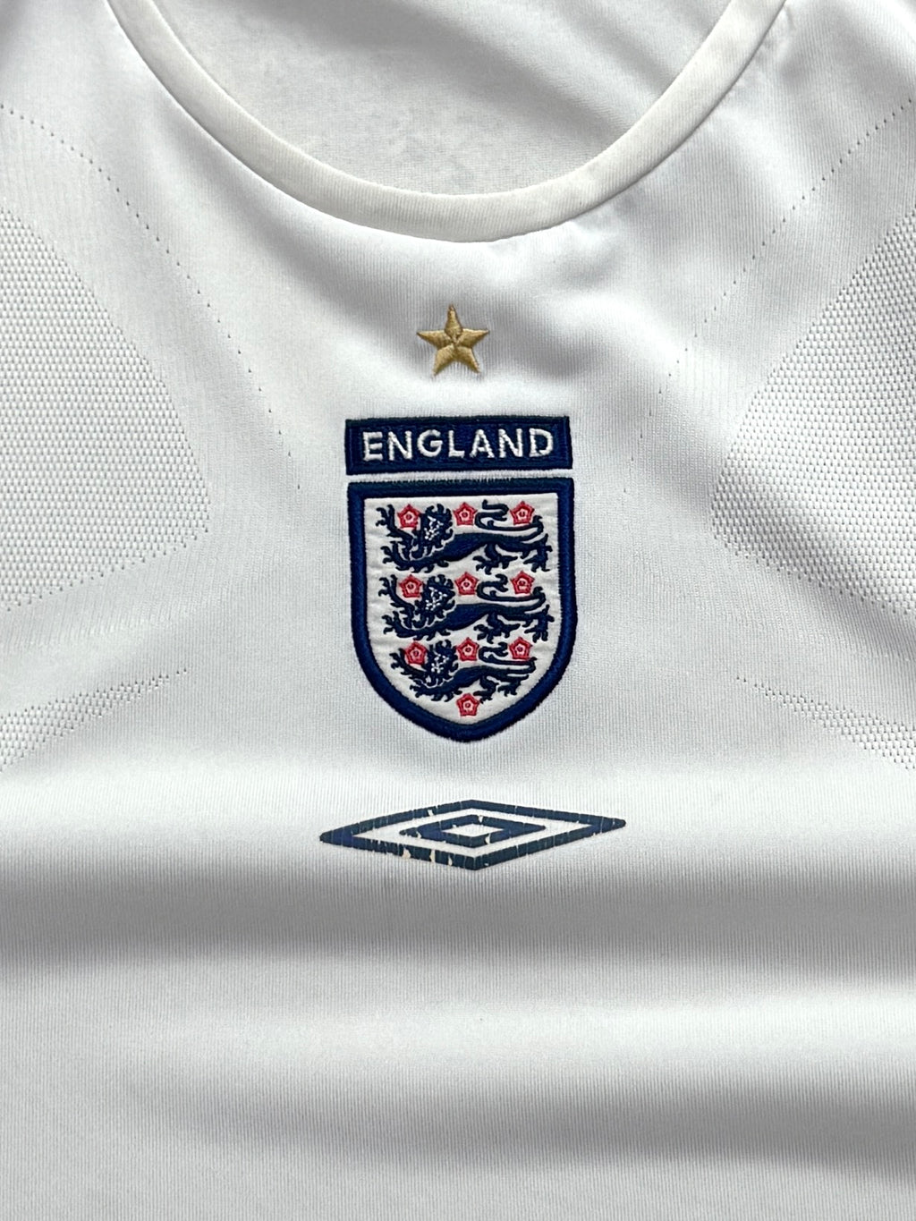 Vintage 2000s Umbro X England Football Jersey (L)