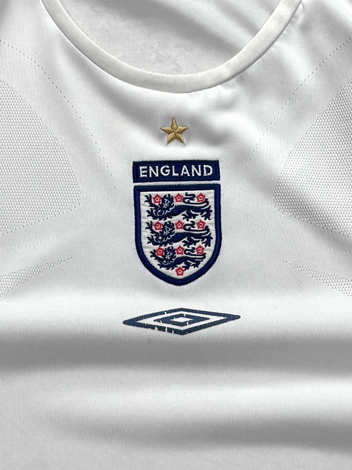 Vintage 2000s Umbro X England Football Jersey (L)