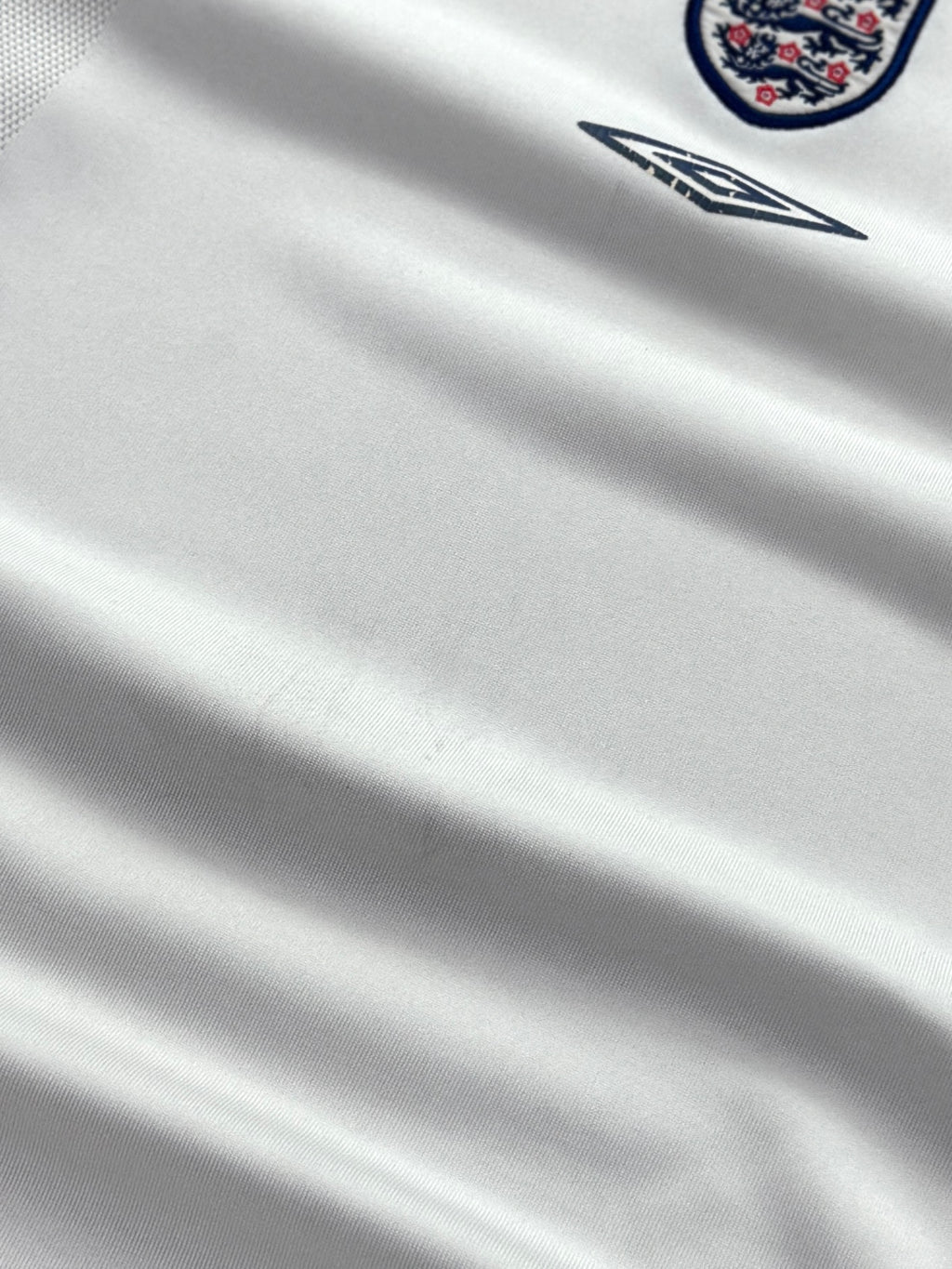 Vintage 2000s Umbro X England Football Jersey (L)