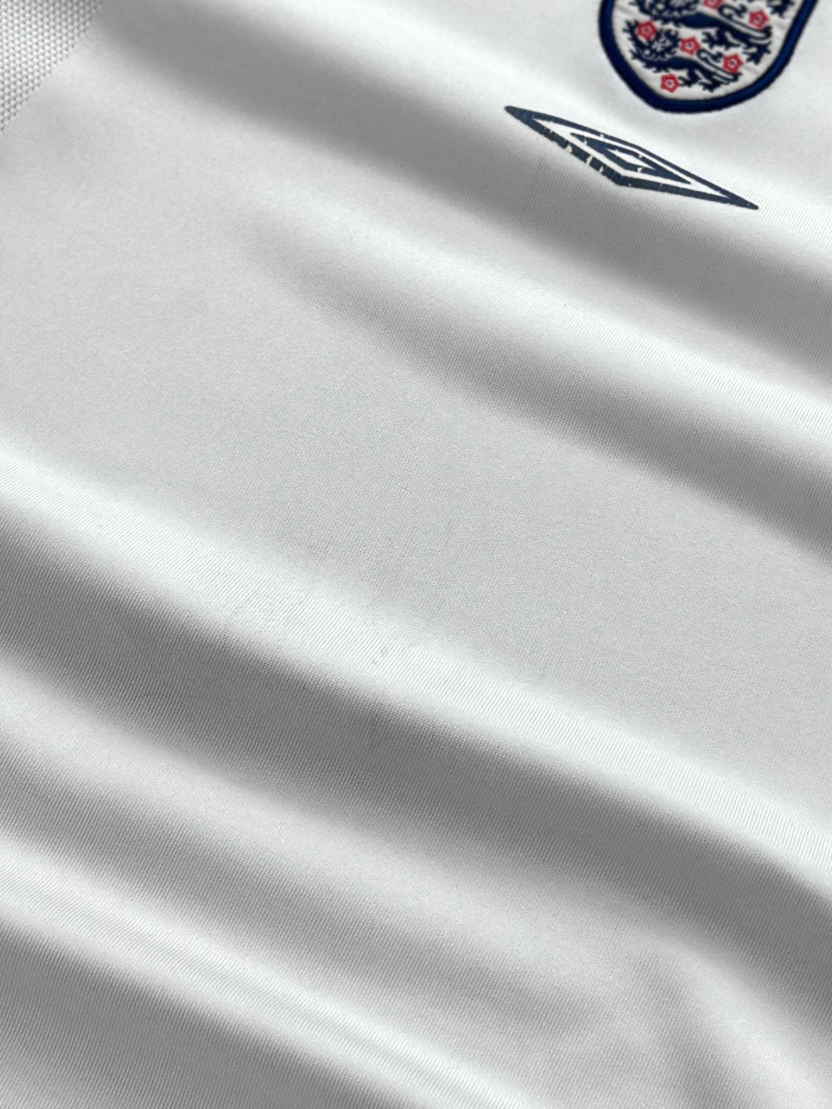 Vintage 2000s Umbro X England Football Jersey (L)