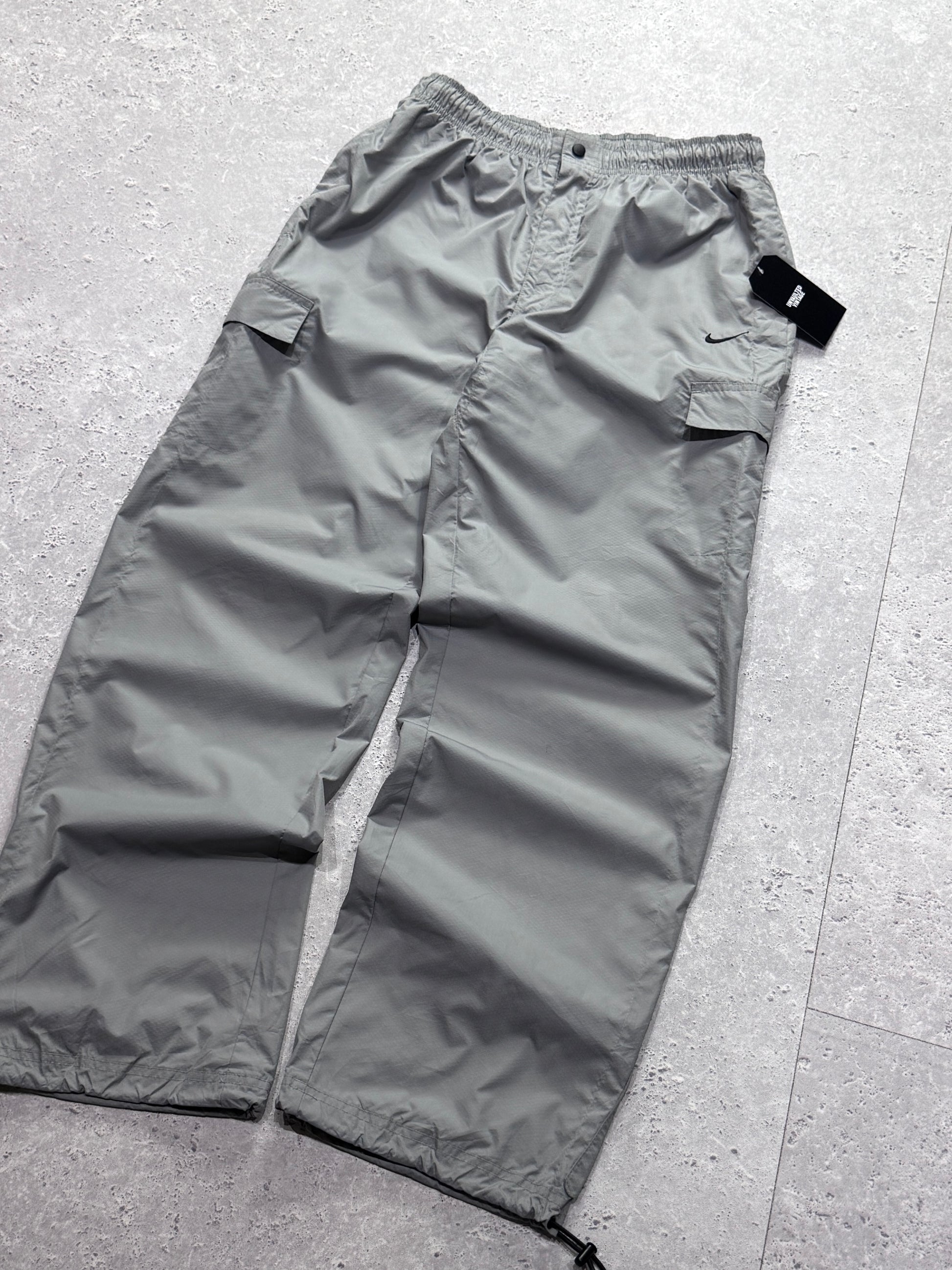 Vintage 2000s Nike Cargo Track Pants (M)