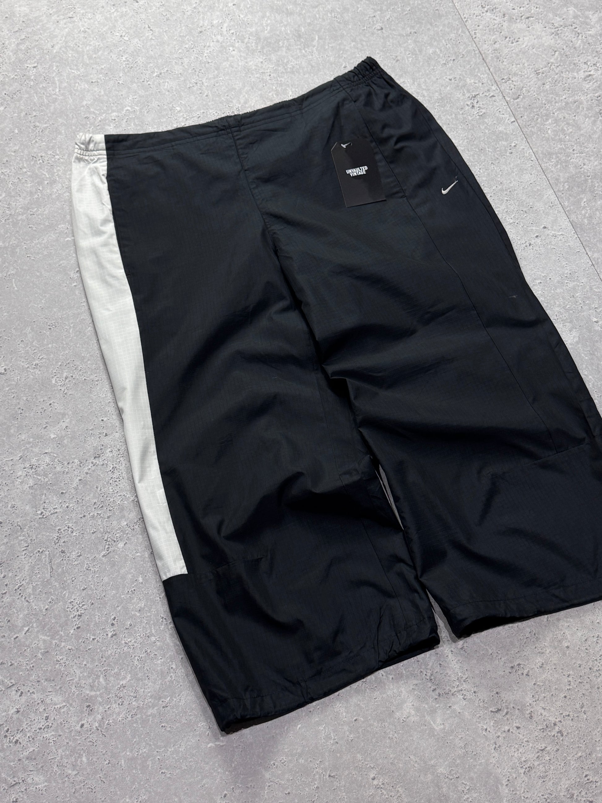 Vintage 2000s Nike Women’s Capris (L)