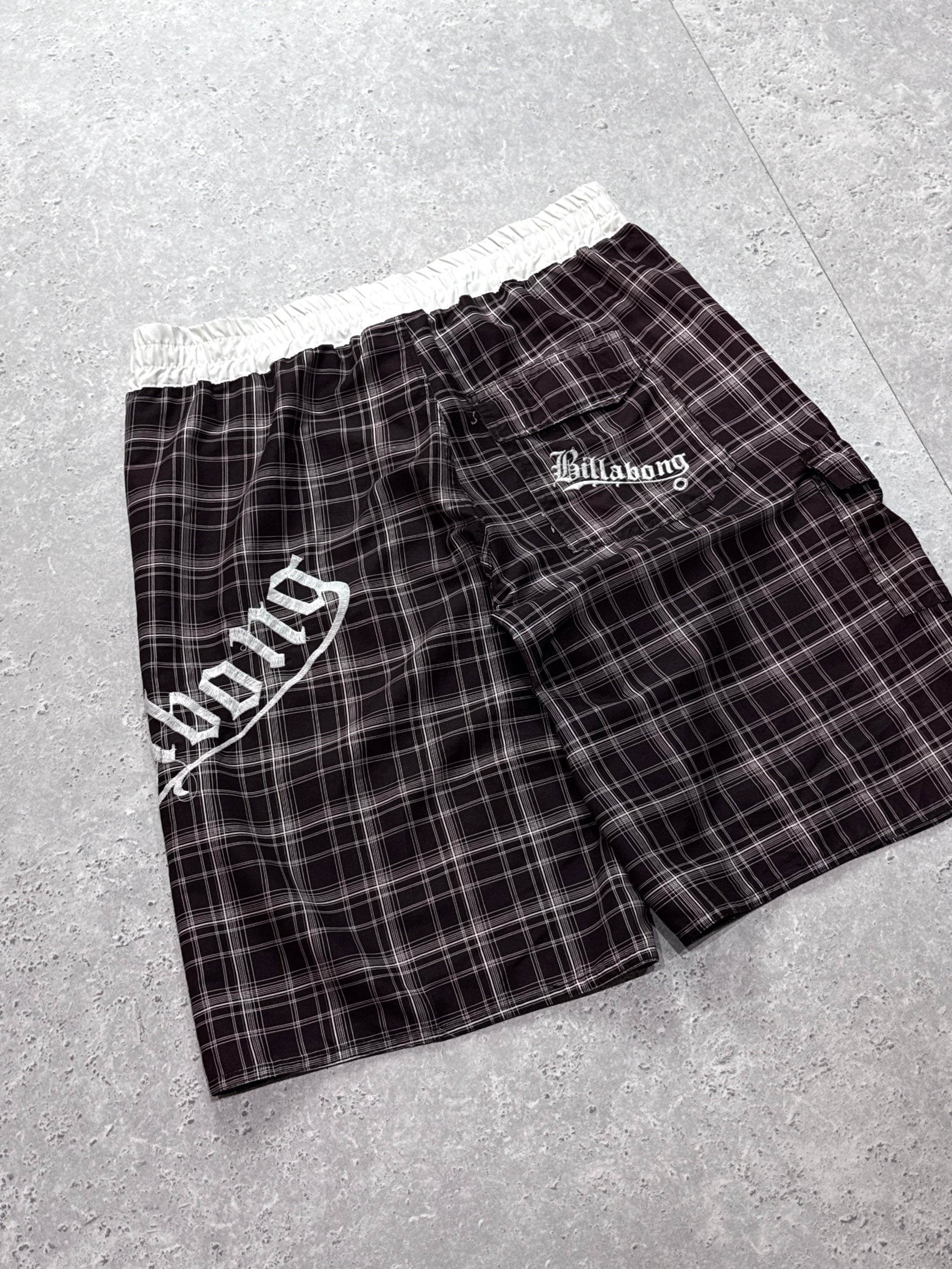 Vintage Y2K Billabong Plaid Boardshorts (34")