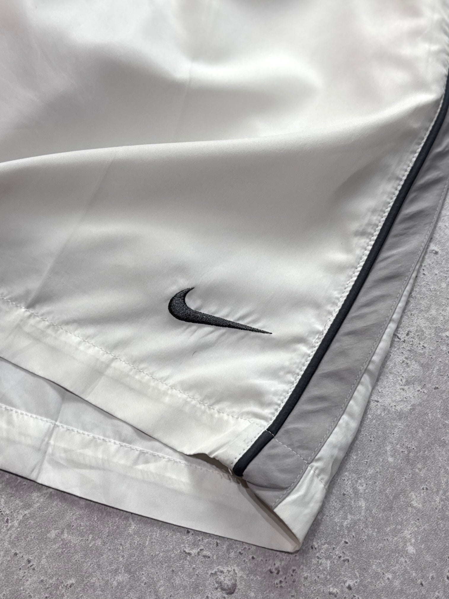 Vintage 2000s Nike Track Shorts (M)