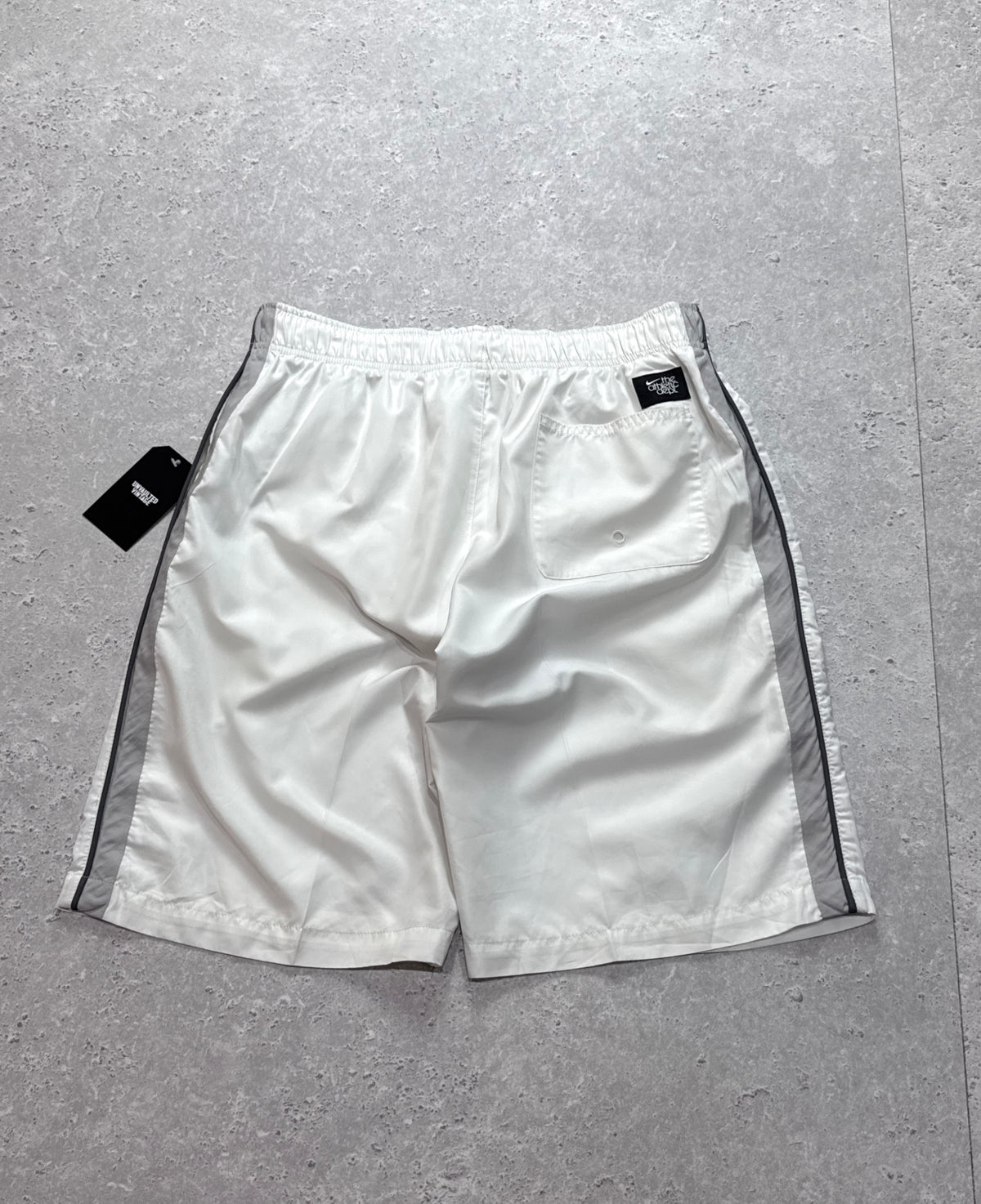 Vintage 2000s Nike Track Shorts (M)