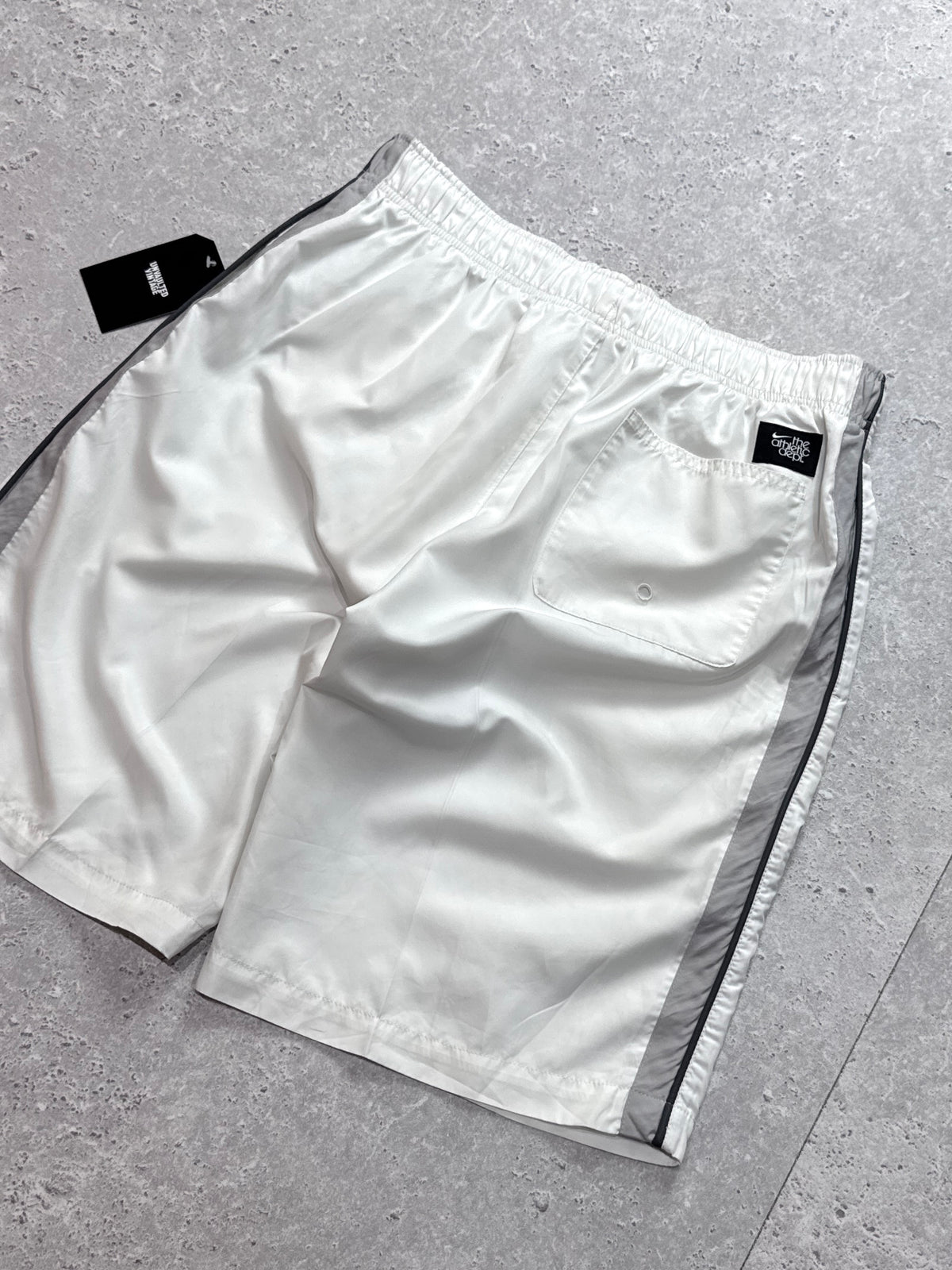 Vintage 2000s Nike Track Shorts (M)