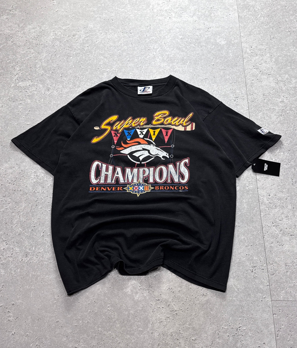Vintage 90s Denver Broncos Superbowl NFL Tee (XL)