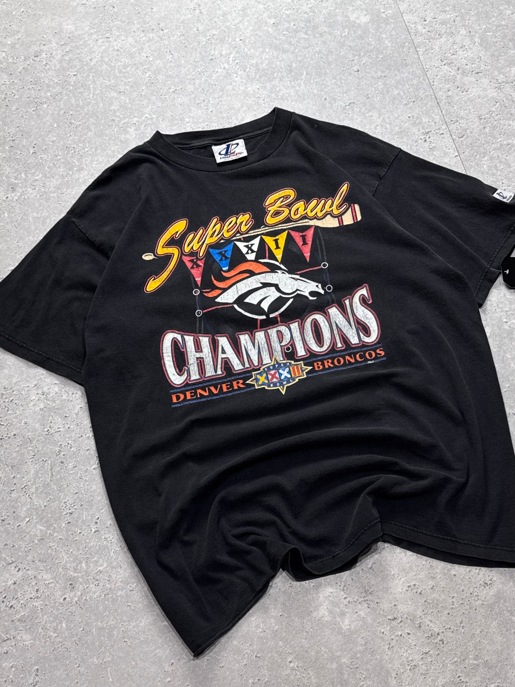Vintage 90s Denver Broncos Superbowl NFL Tee (XL)