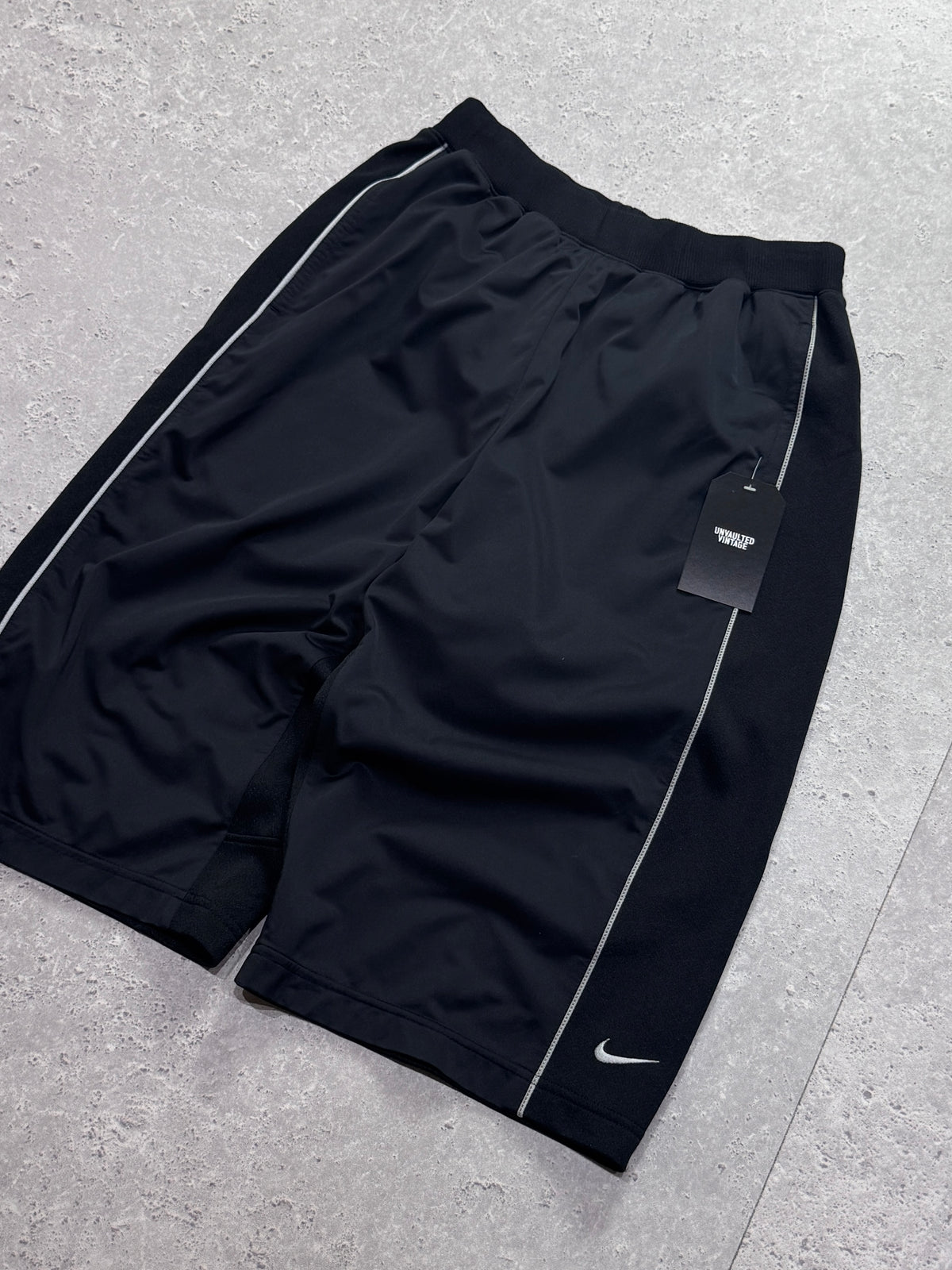 Vintage 2000s Nike Track Shorts (L)