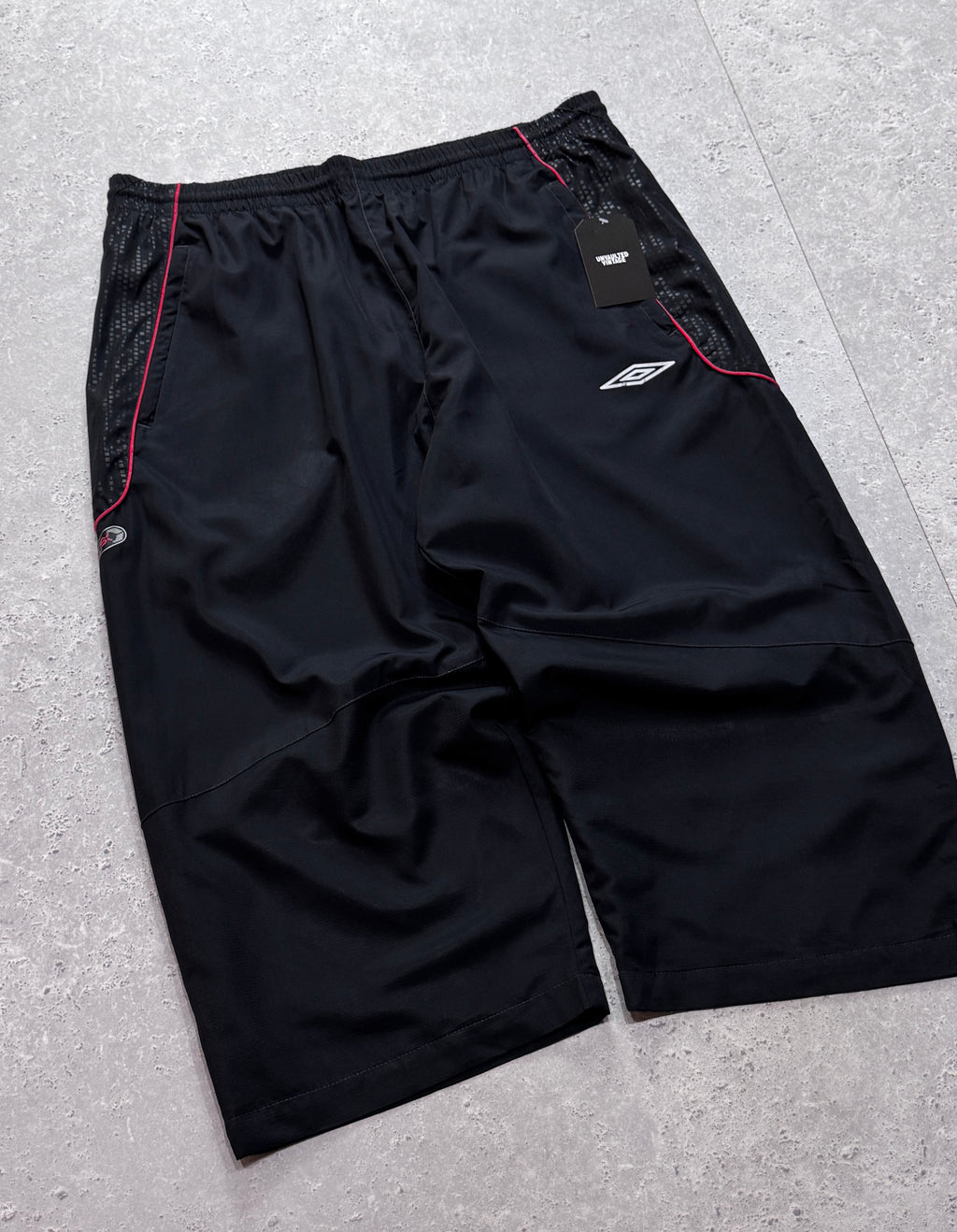 Vintage 2000s Umbro 3/4 Track Shorts (XL)