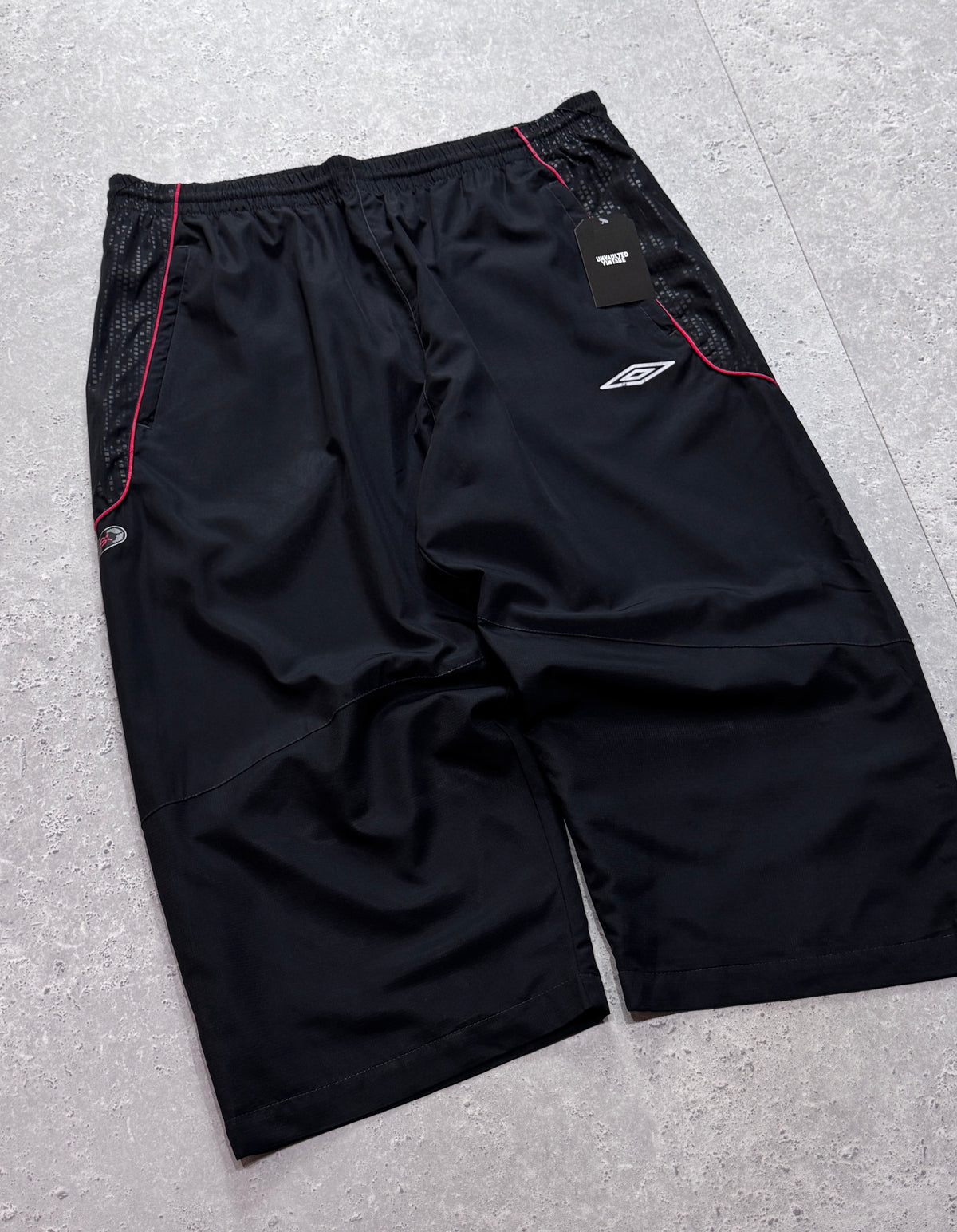 Vintage 2000s Umbro 3/4 Track Shorts (XL)