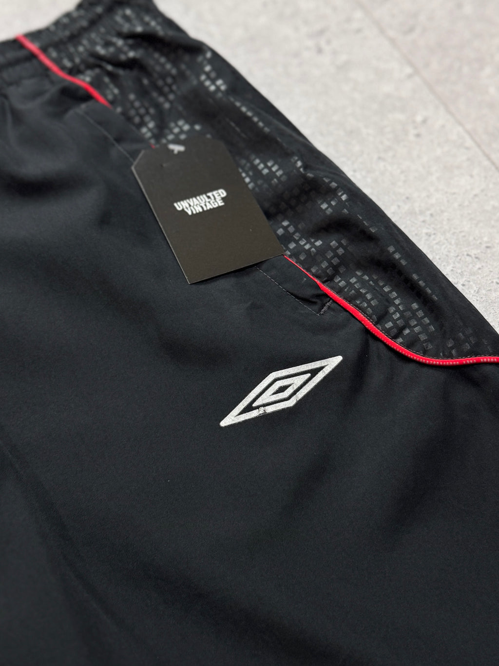 Vintage 2000s Umbro 3/4 Track Shorts (XL)
