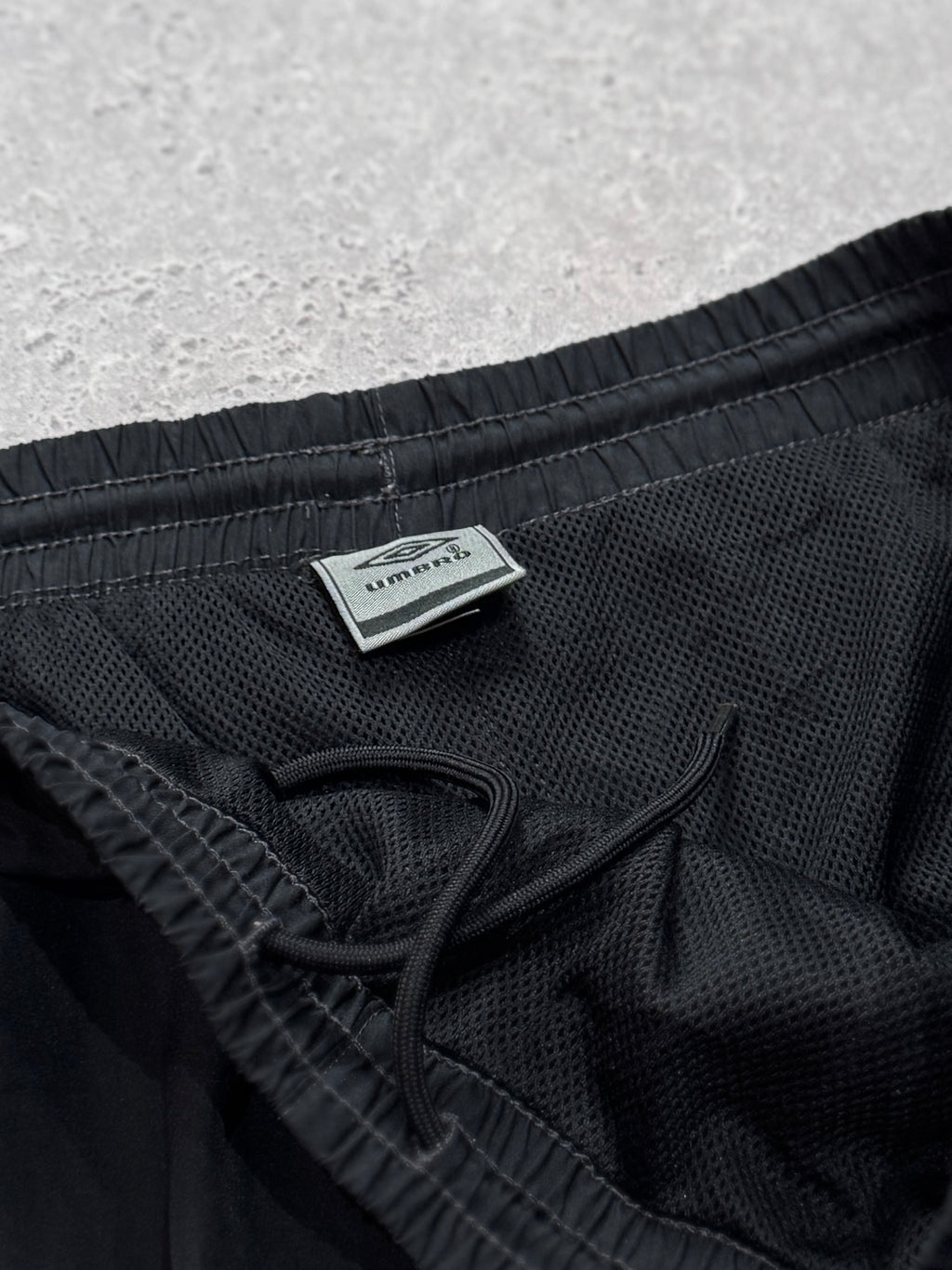 Vintage 2000s Umbro 3/4 Track Shorts (XL)