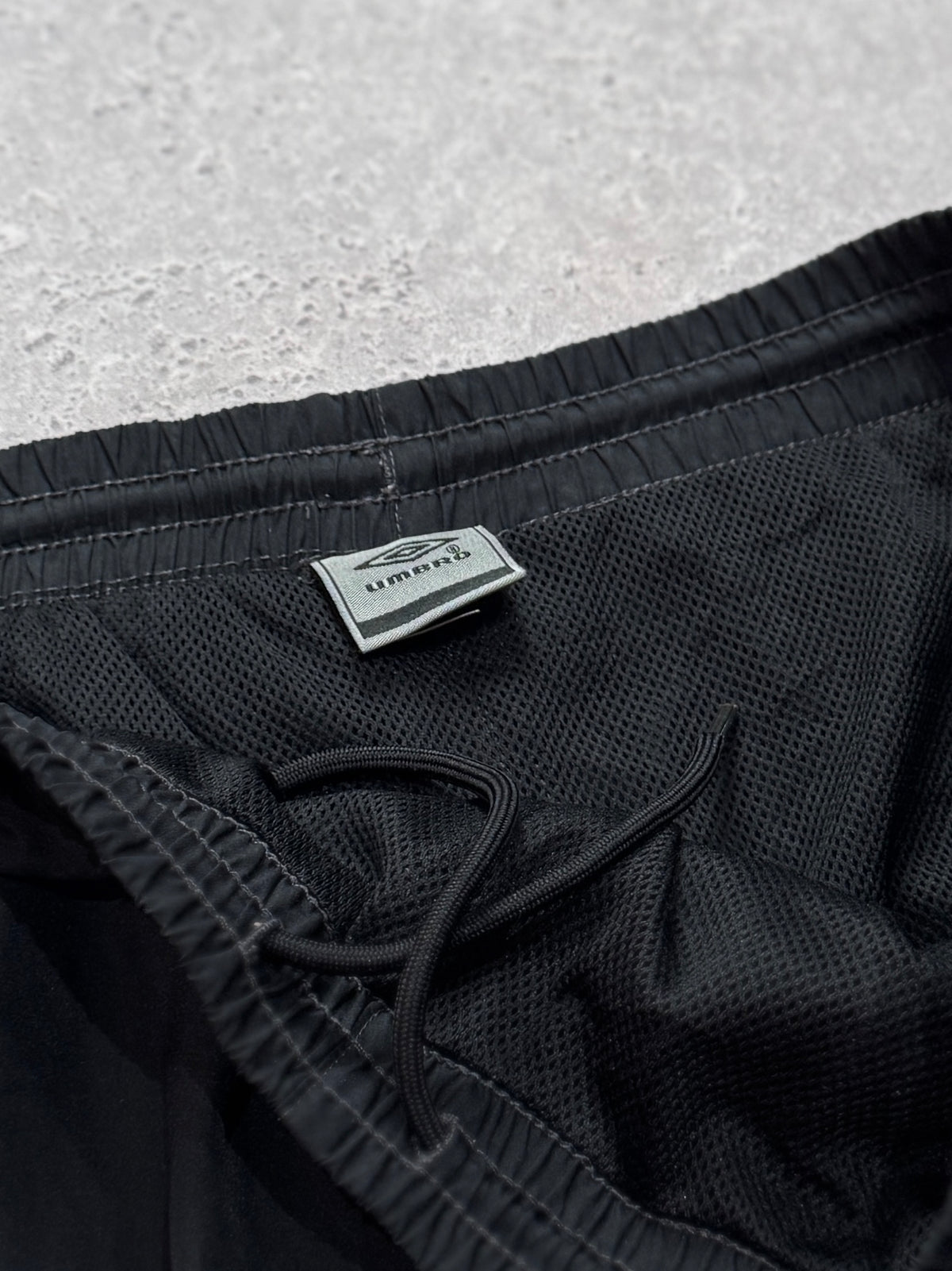 Vintage 2000s Umbro 3/4 Track Shorts (XL)