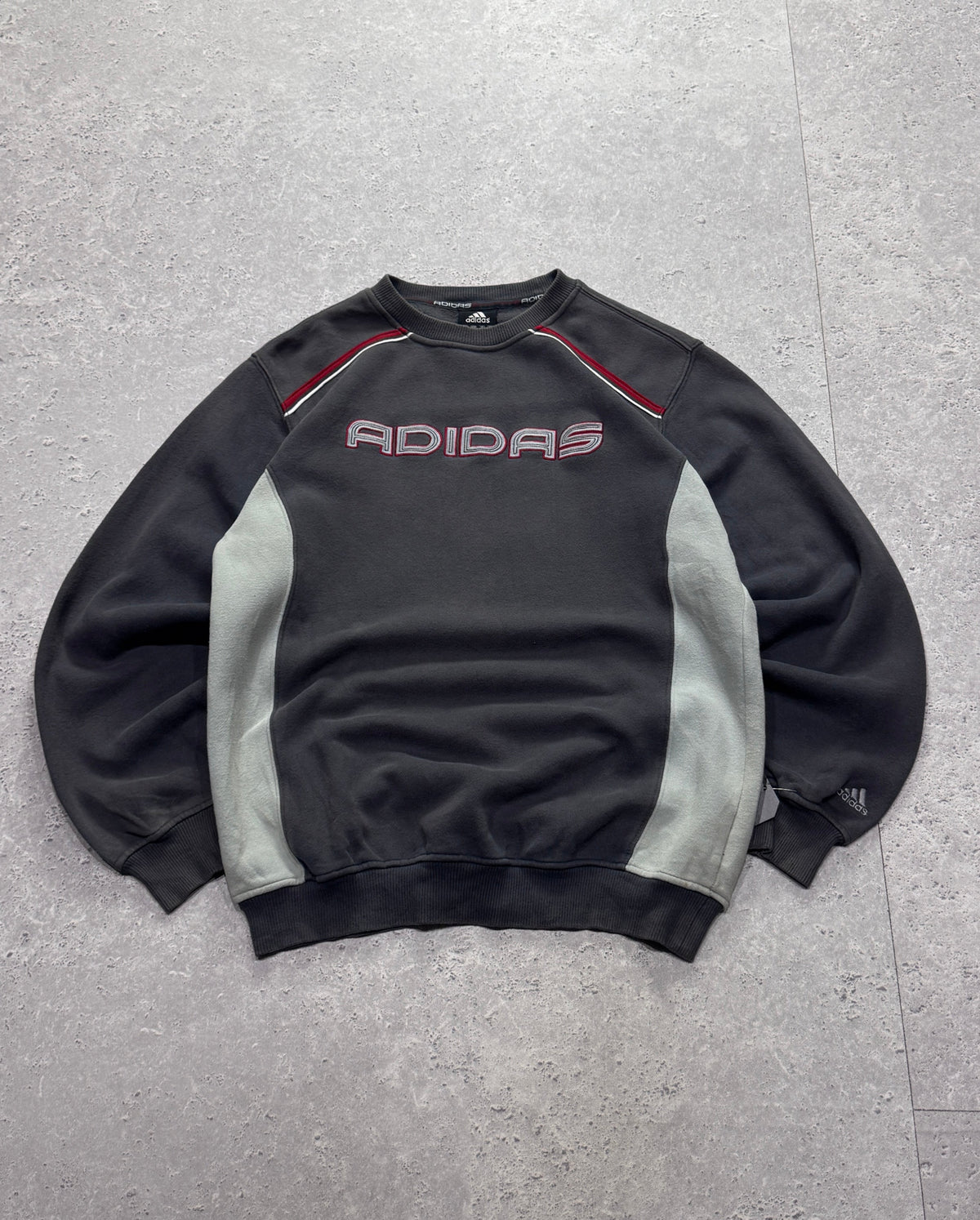 Vintage 2000s Adidas Spellout Embroidered Sweater (M)