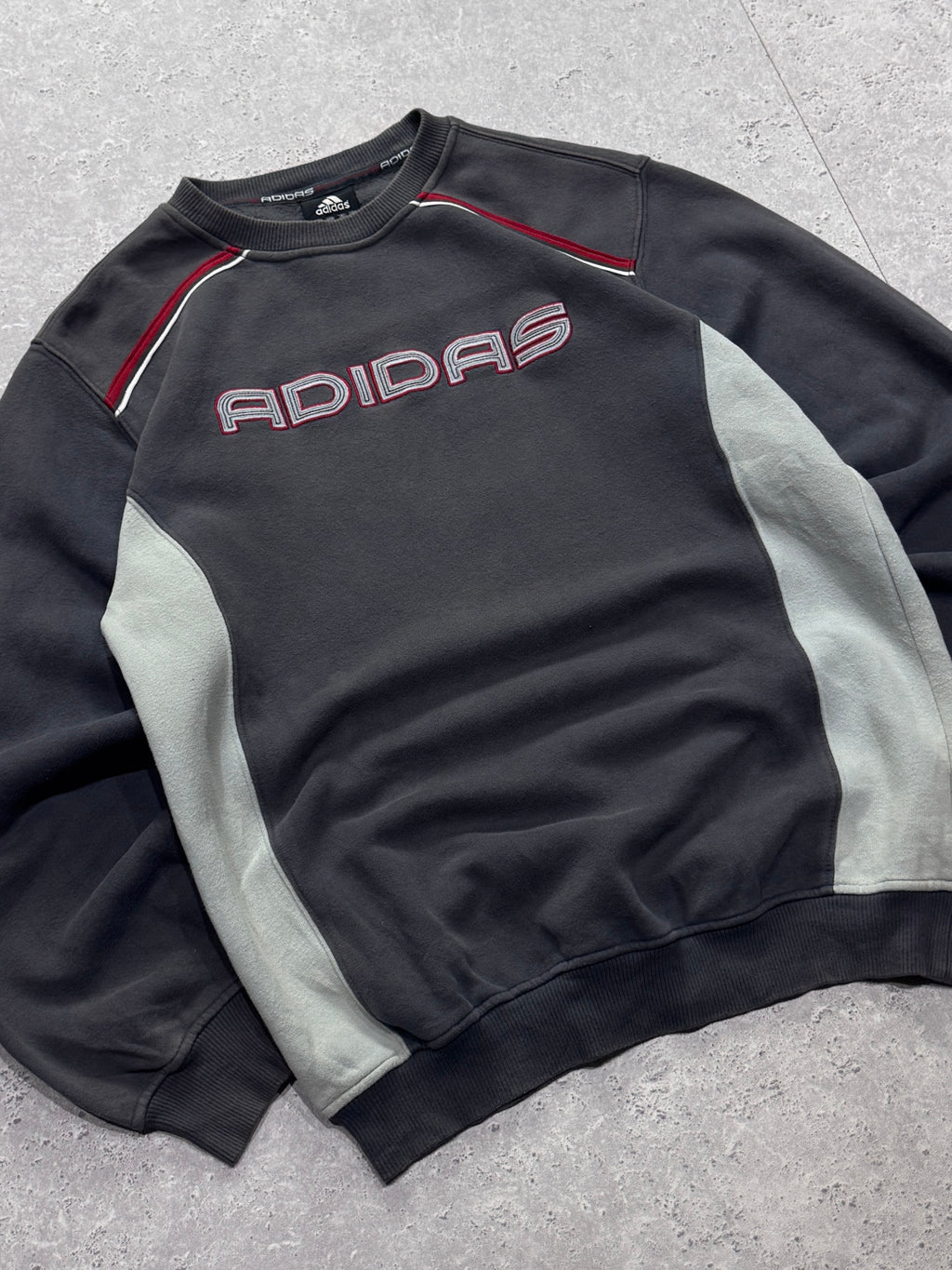 Vintage 2000s Adidas Spellout Embroidered Sweater (M)
