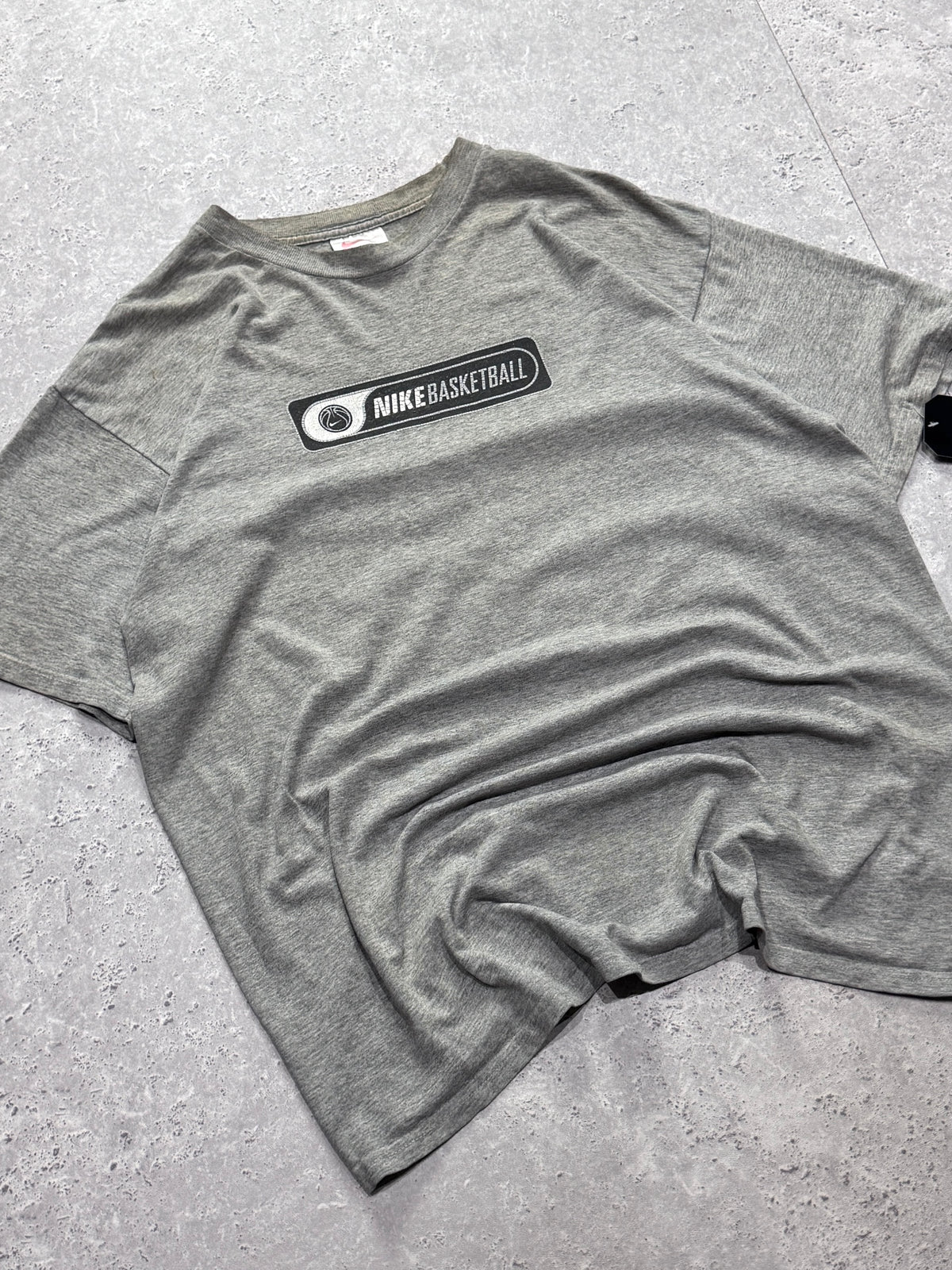 Vintage 90s Nike Basketball Spellout Tee (XL)