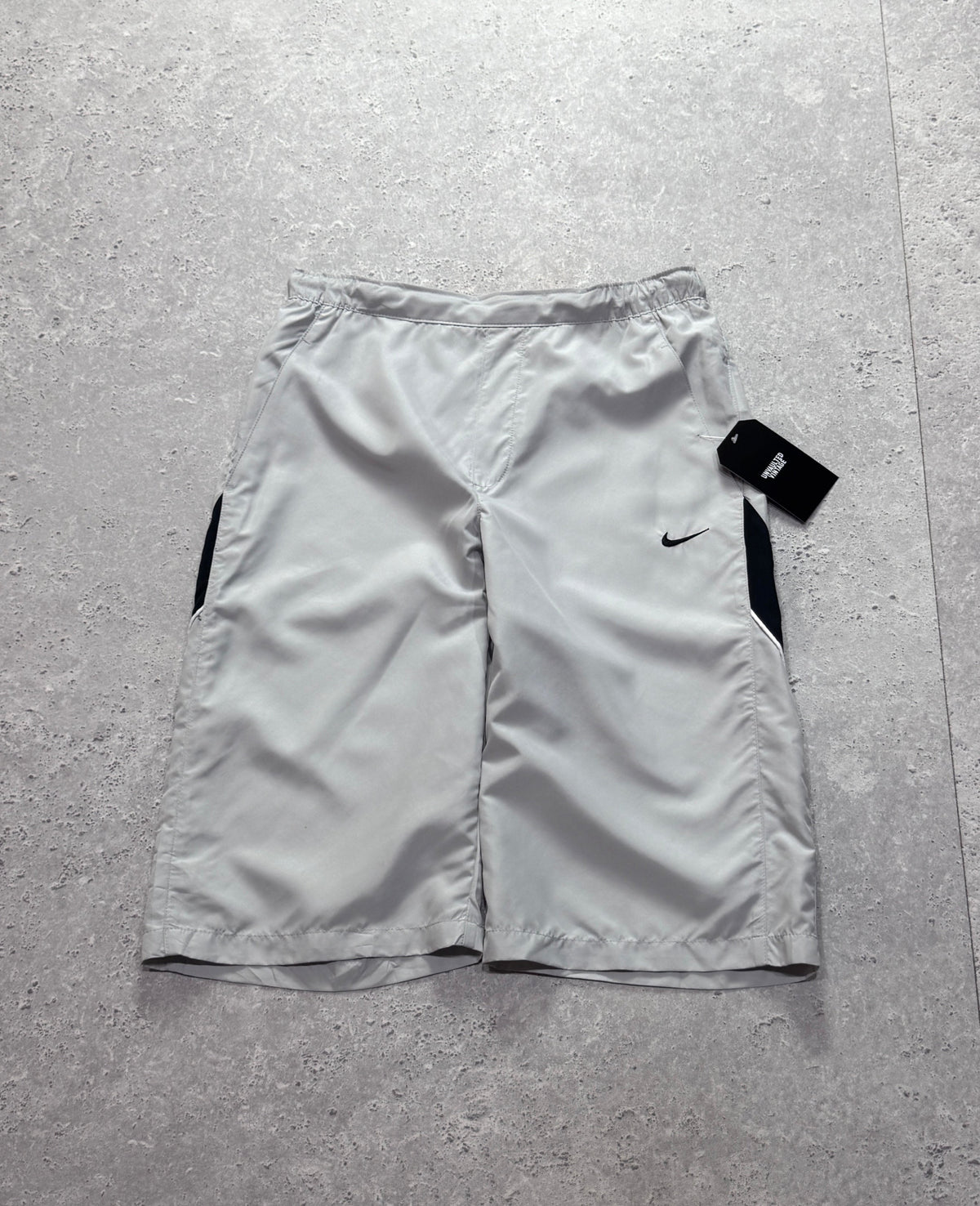 Vintage 2000s Nike 3/4 Track Shorts (M)
