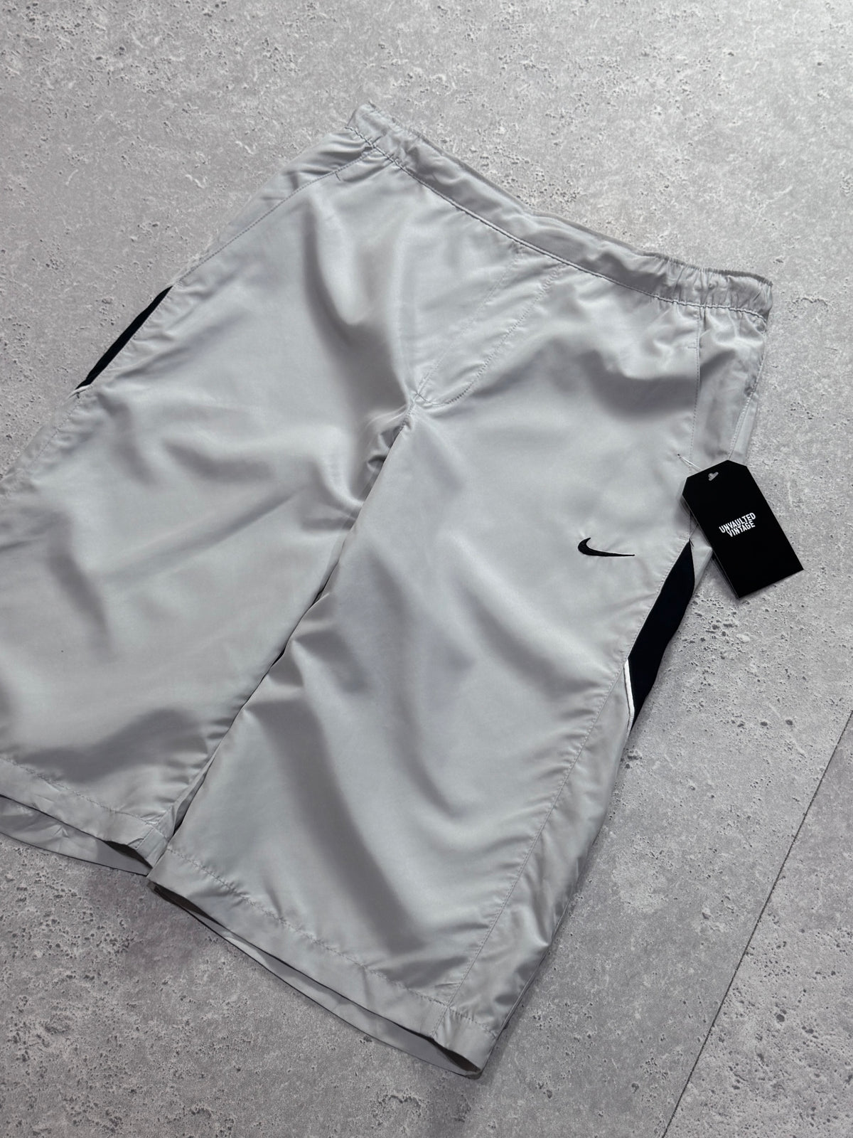 Vintage 2000s Nike 3/4 Track Shorts (M)