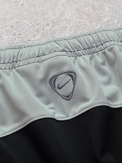 Vintage 2000s Nike Total 90 3/4 Track Shorts (XS)