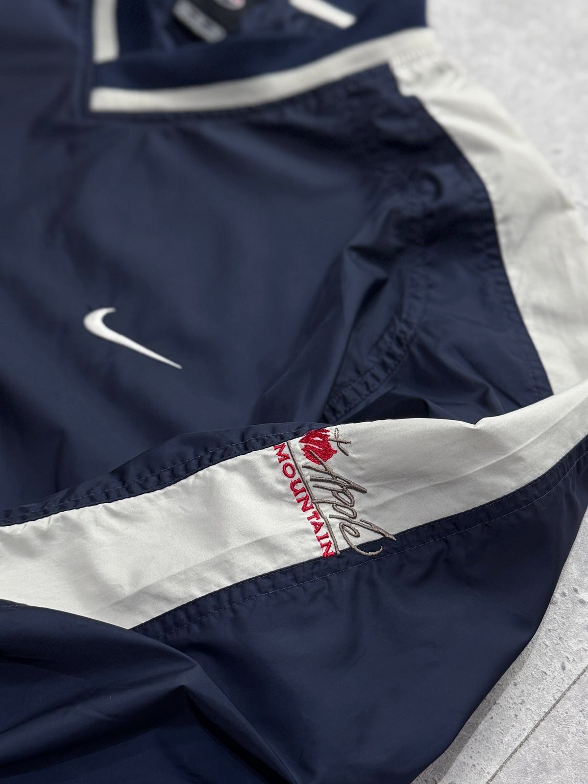 Vintage 2000s Nike X Tiger Woods Pullover Windbreaker Jacket (XL)