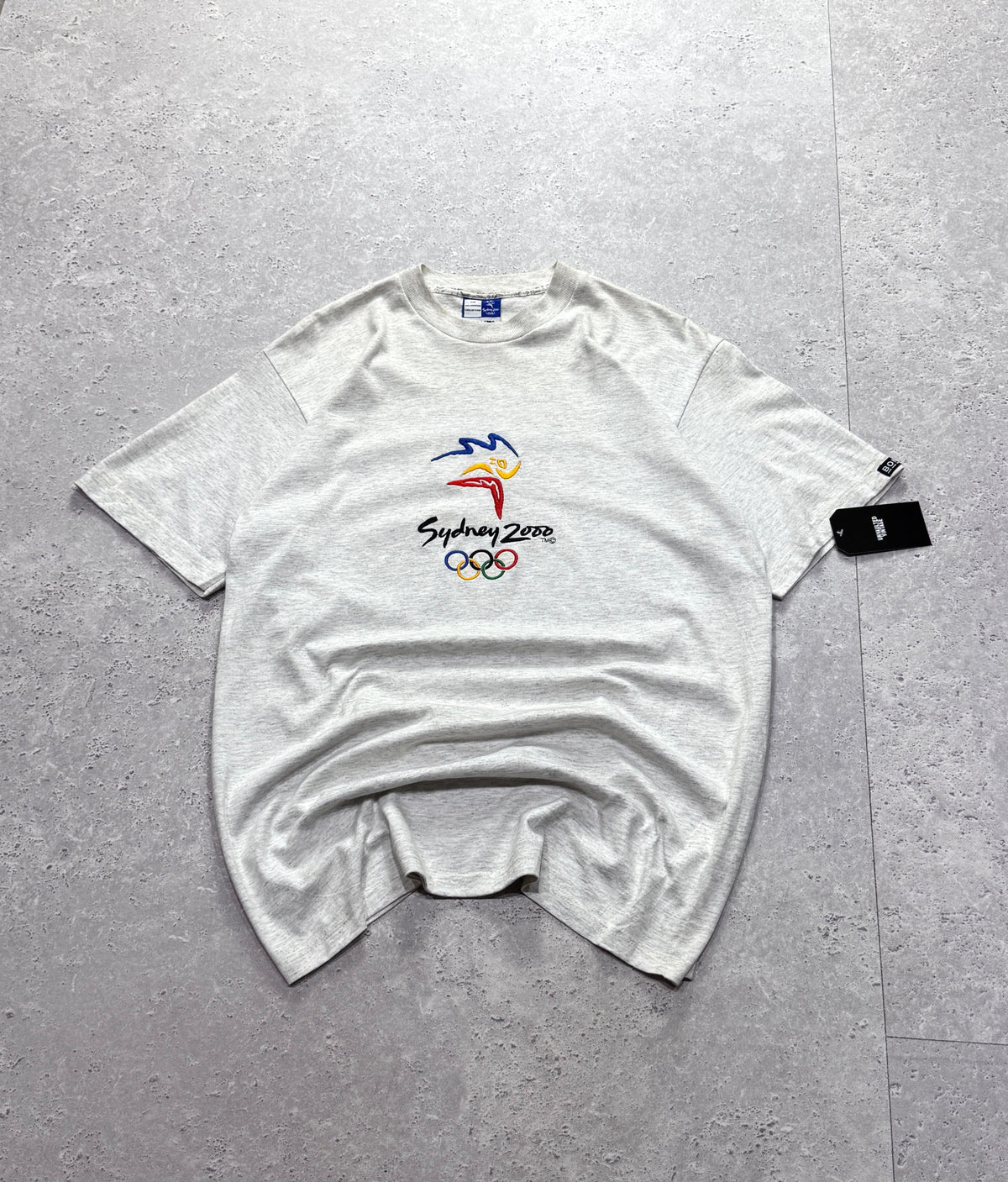 Vintage 2000s Sydney Olympics Embroidered Tee (L)