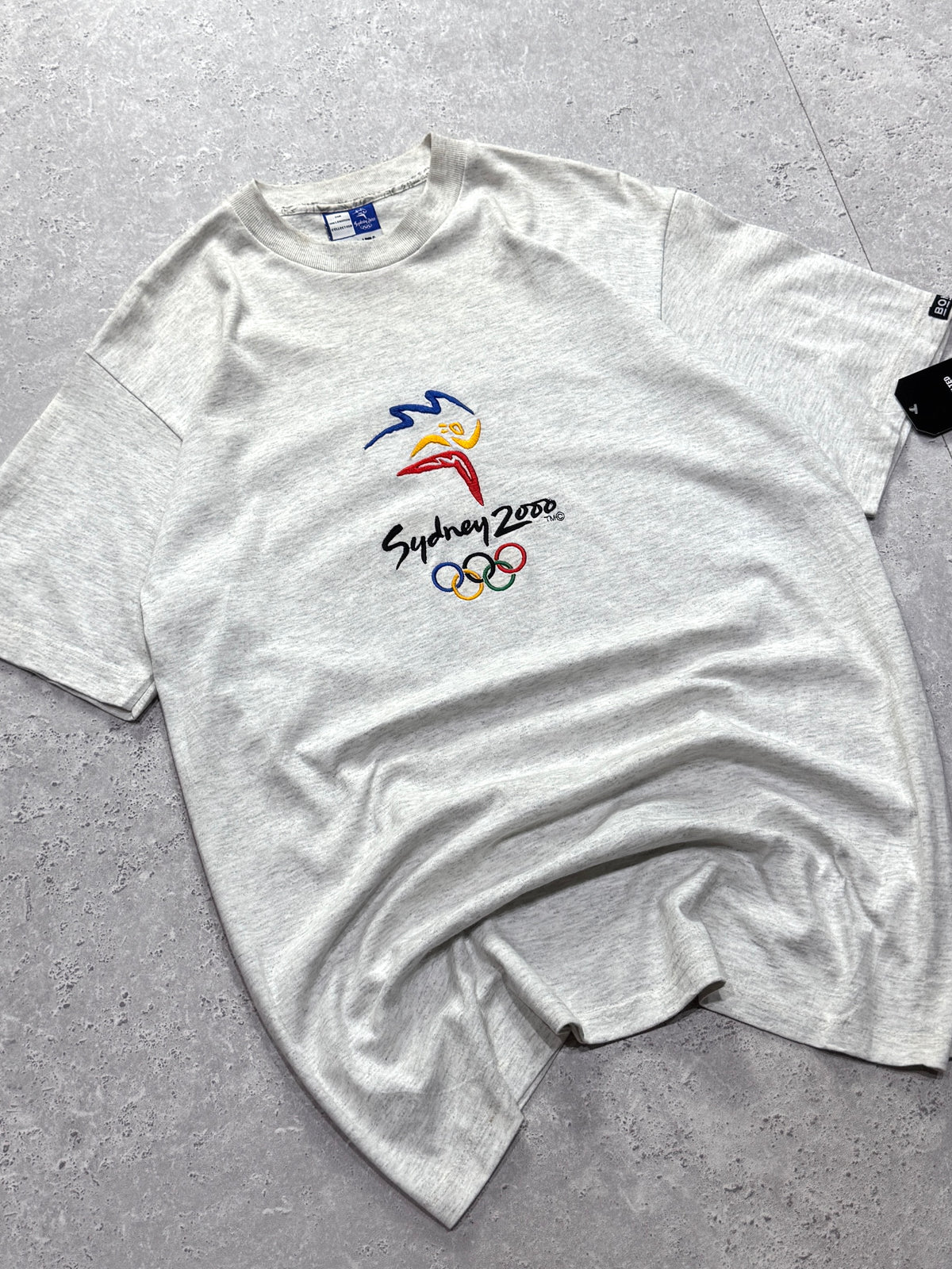 Vintage 2000s Sydney Olympics Embroidered Tee (L)