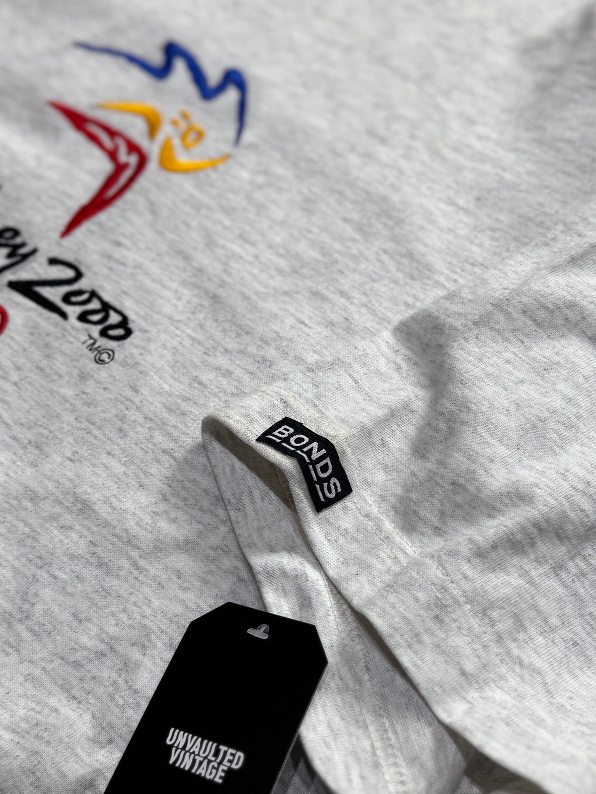 Vintage 2000s Sydney Olympics Embroidered Tee (L)
