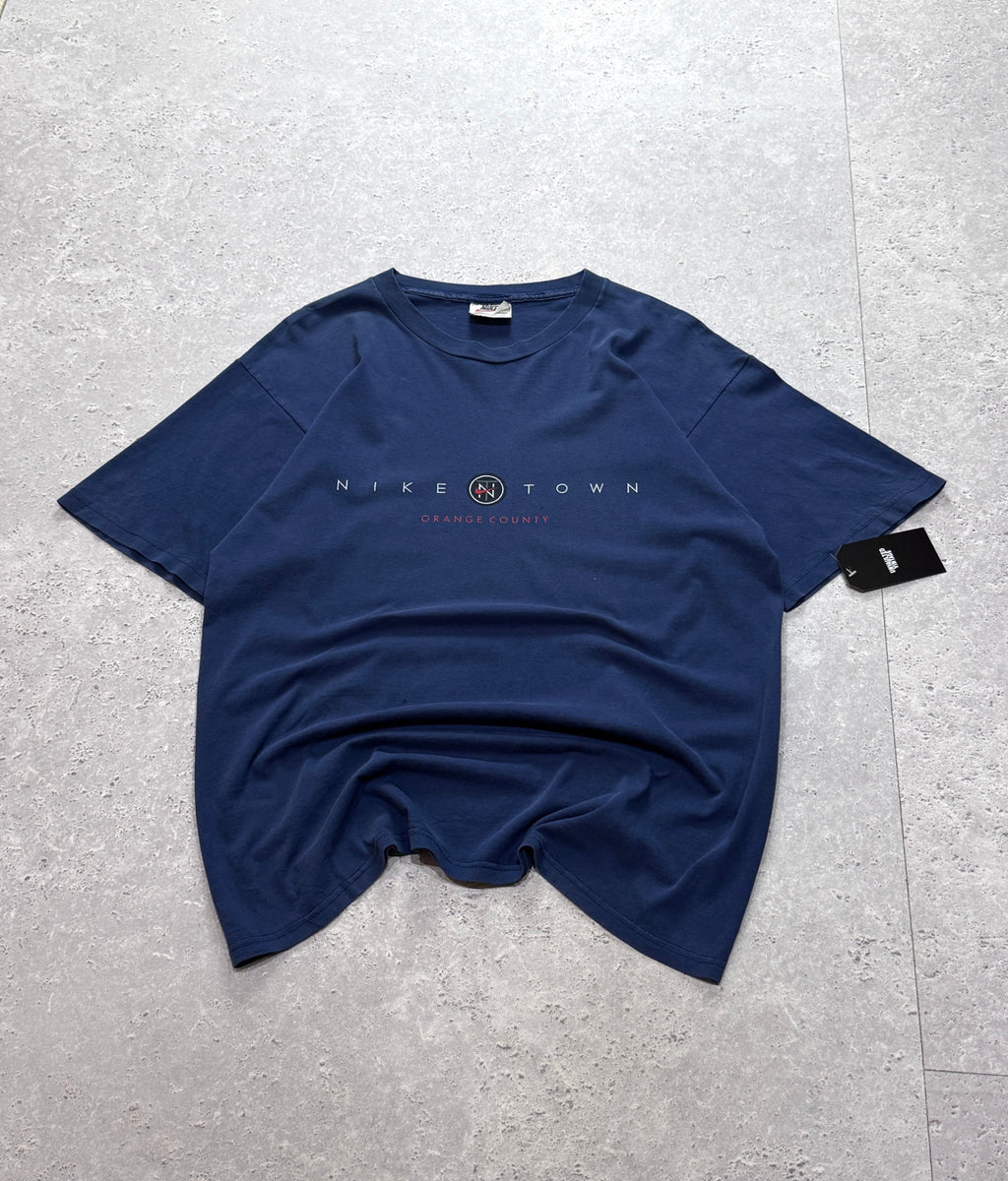 Vintage 90s Nike Town Spellout Tee (M)