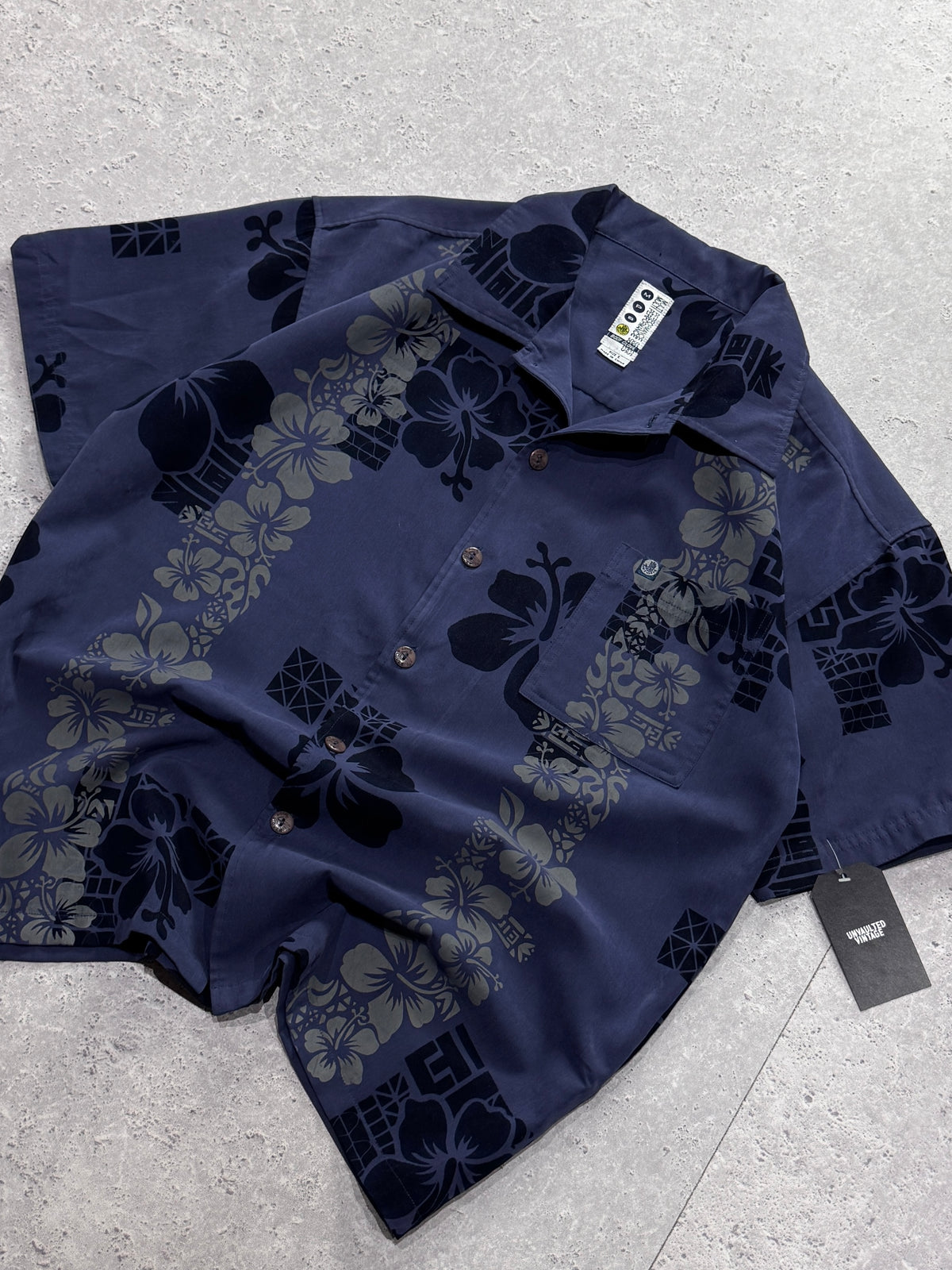 Vintage 2000s Body Glove Floral Button Up Shirt (M)