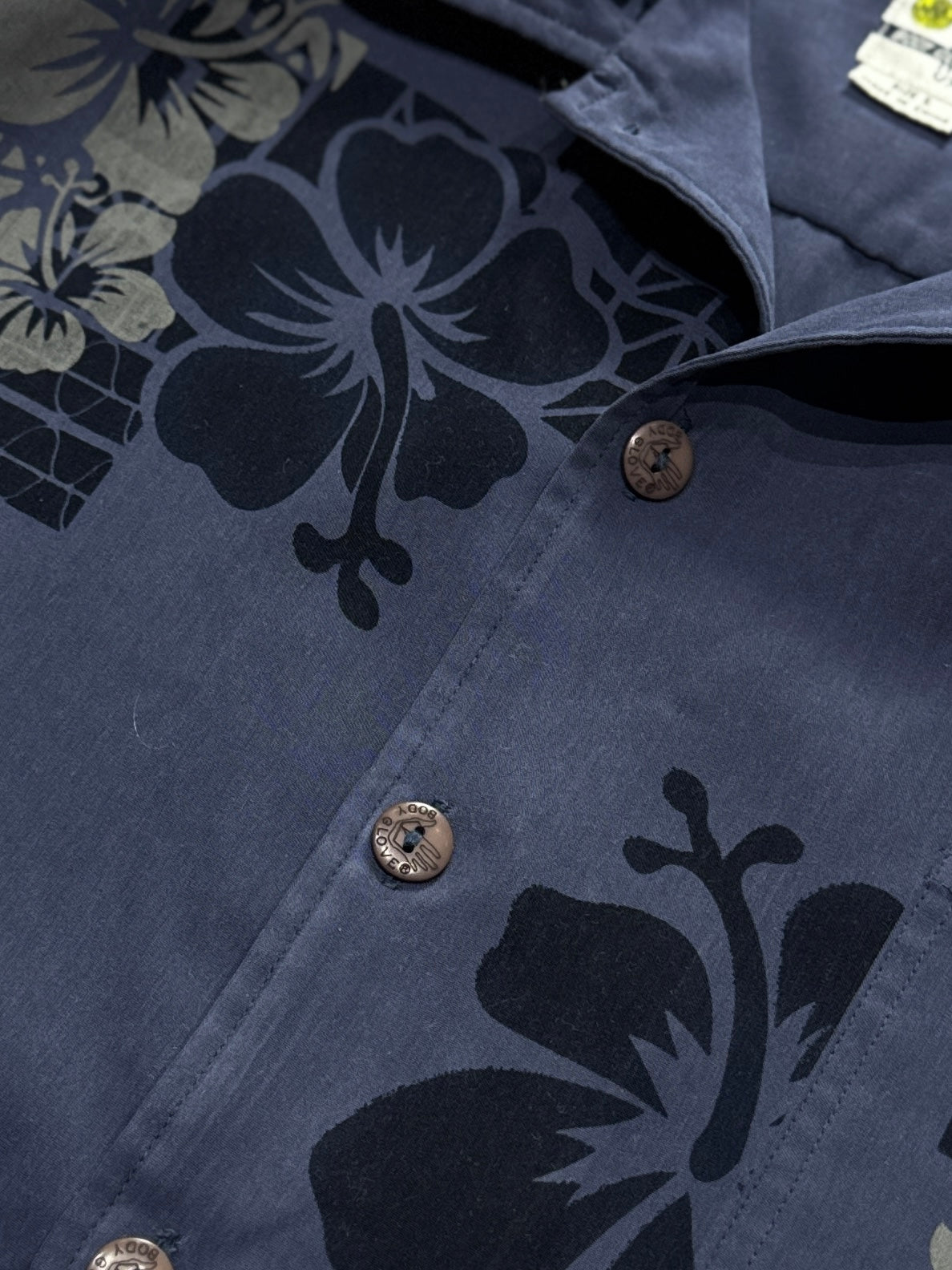 Vintage 2000s Body Glove Floral Button Up Shirt (M)