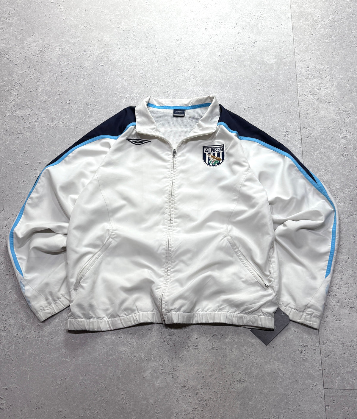 2000s Umbro X West Bromwich Albion Football Windbreaker Jacket (L)
