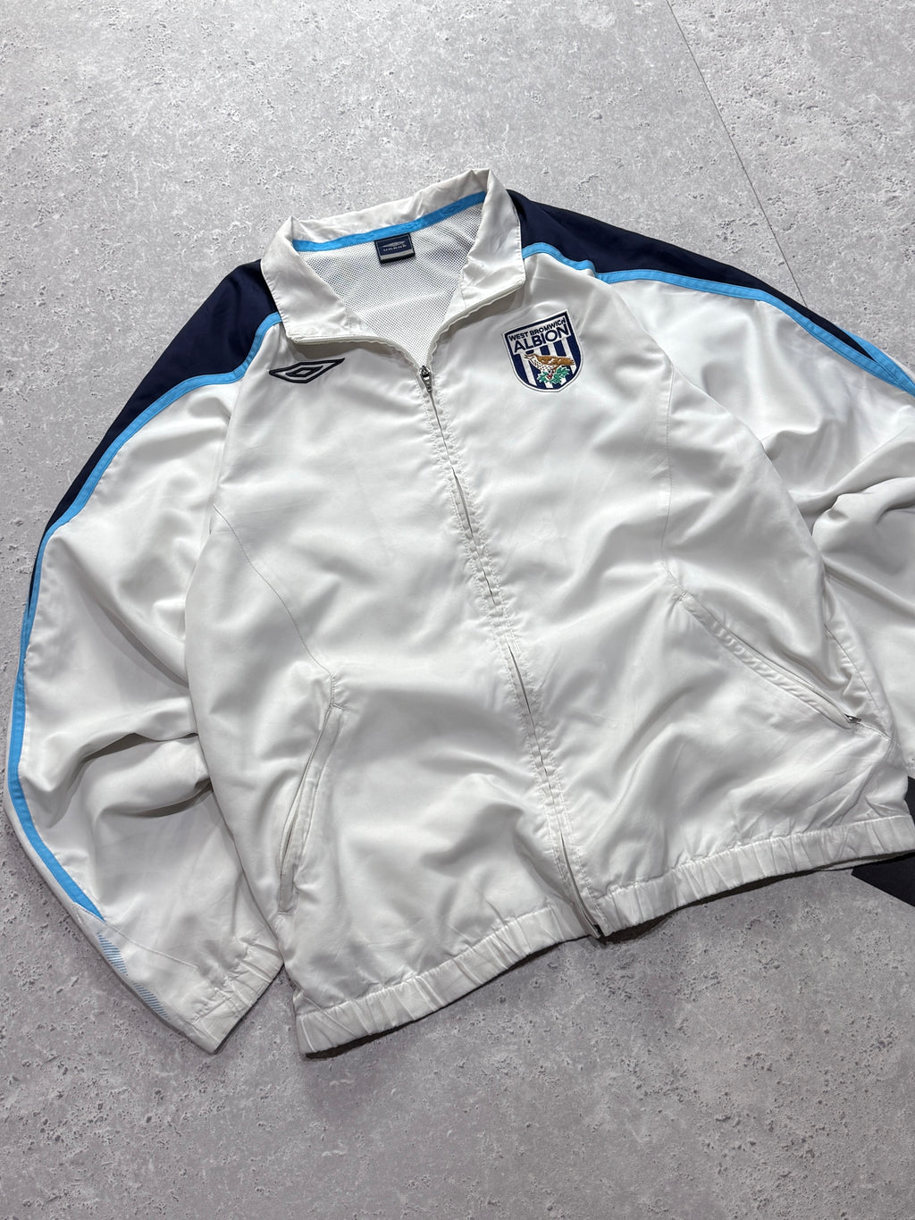 2000s Umbro X West Bromwich Albion Football Windbreaker Jacket (L)