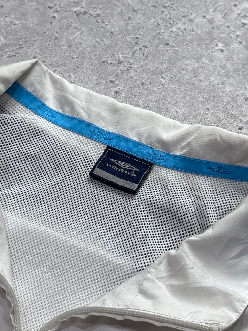 2000s Umbro X West Bromwich Albion Football Windbreaker Jacket (L)