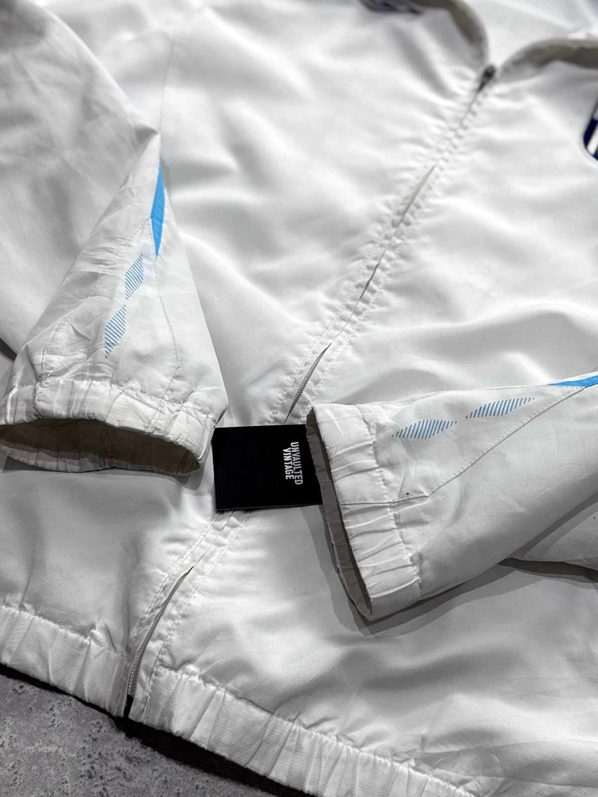 2000s Umbro X West Bromwich Albion Football Windbreaker Jacket (L)