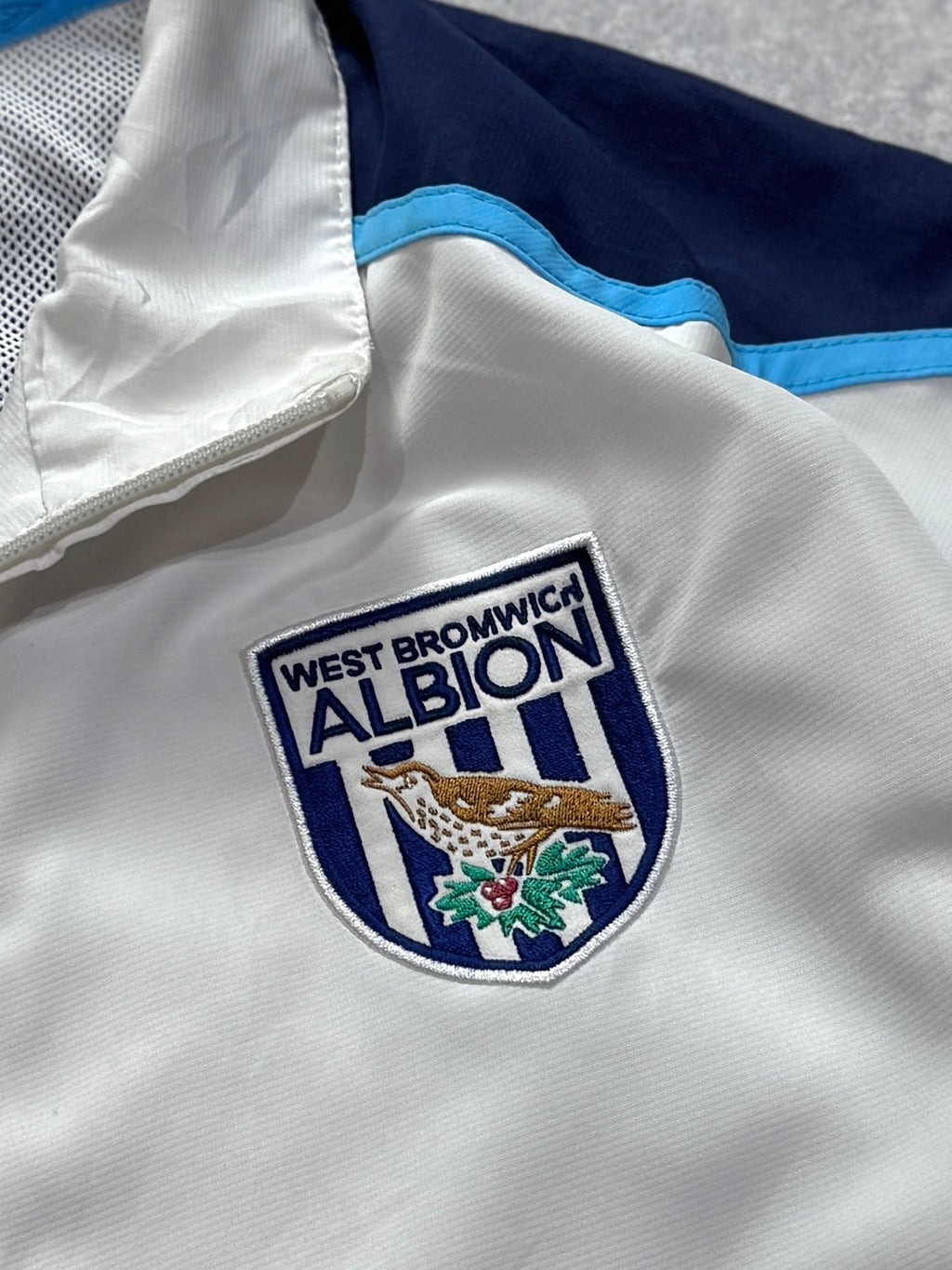 2000s Umbro X West Bromwich Albion Football Windbreaker Jacket (L)