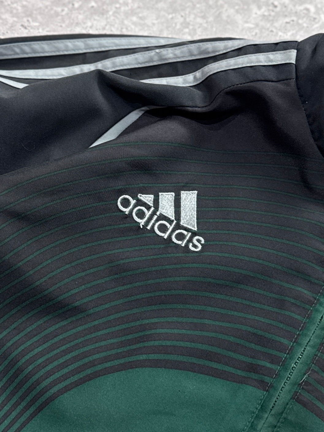 Vintage Y2K Adidas Futbol Windbreaker Jacket (M)