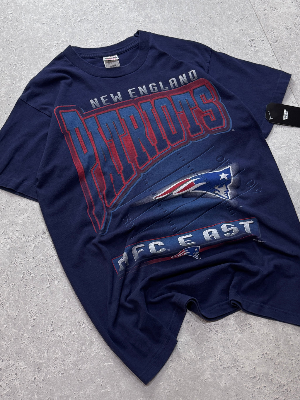 Vintage 90s New England Patriots NFL Tee (M)